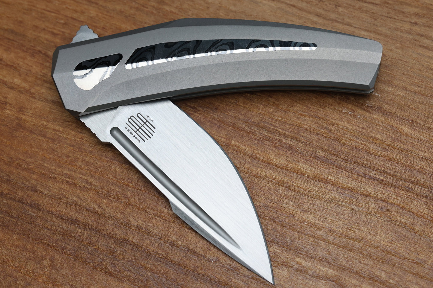 TASHI BHARUCHA SMALL KRYPTON W/ LEE WILLIAMS KICKSTOP TITANIUM HANDLE W/ MONOCHROME DARK TIMASCUS INLAYS & ELMAX