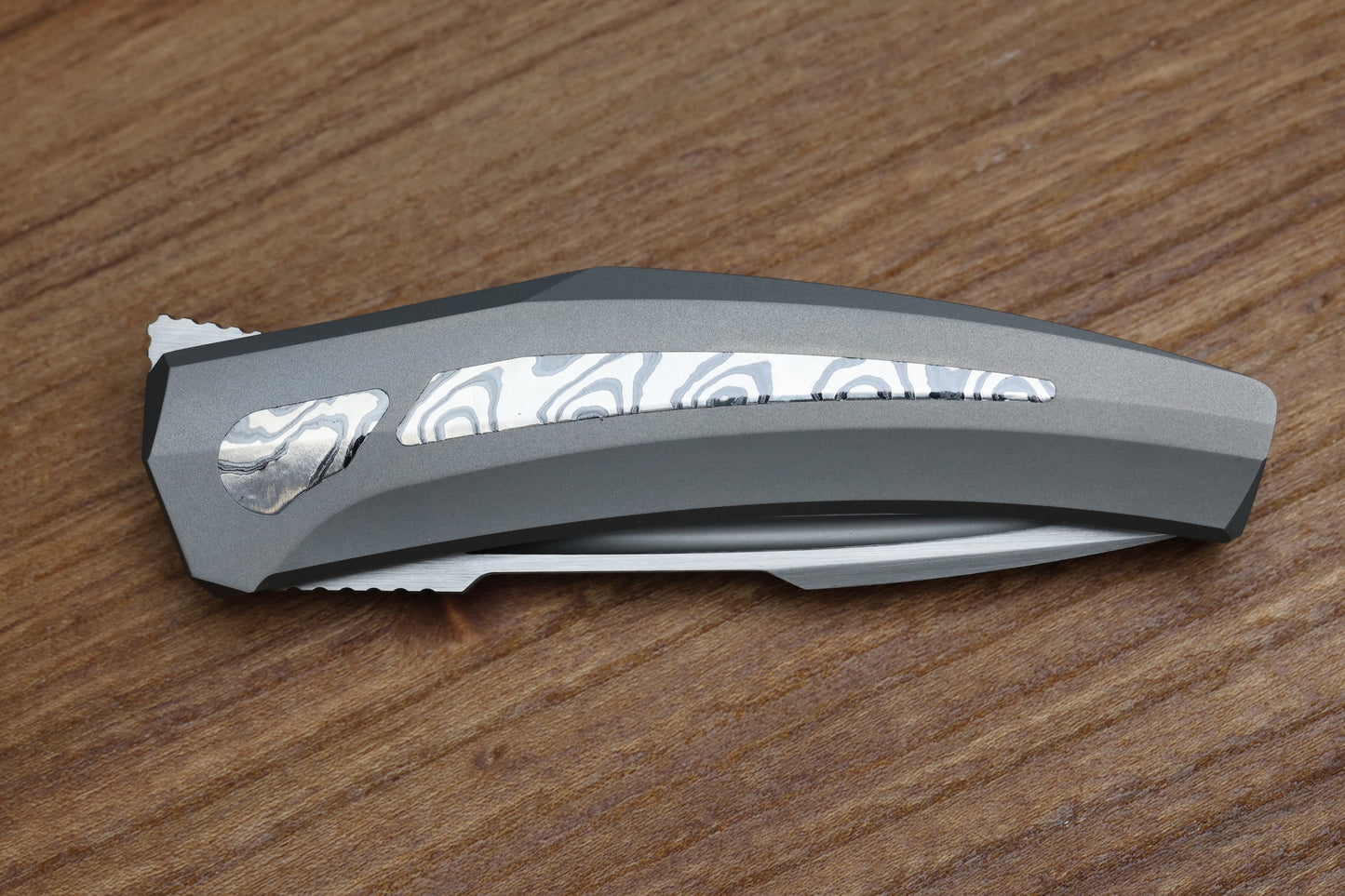 TASHI BHARUCHA SMALL KRYPTON W/ LEE WILLIAMS KICKSTOP TITANIUM HANDLE W/ MONOCHROME DARK TIMASCUS INLAYS & ELMAX