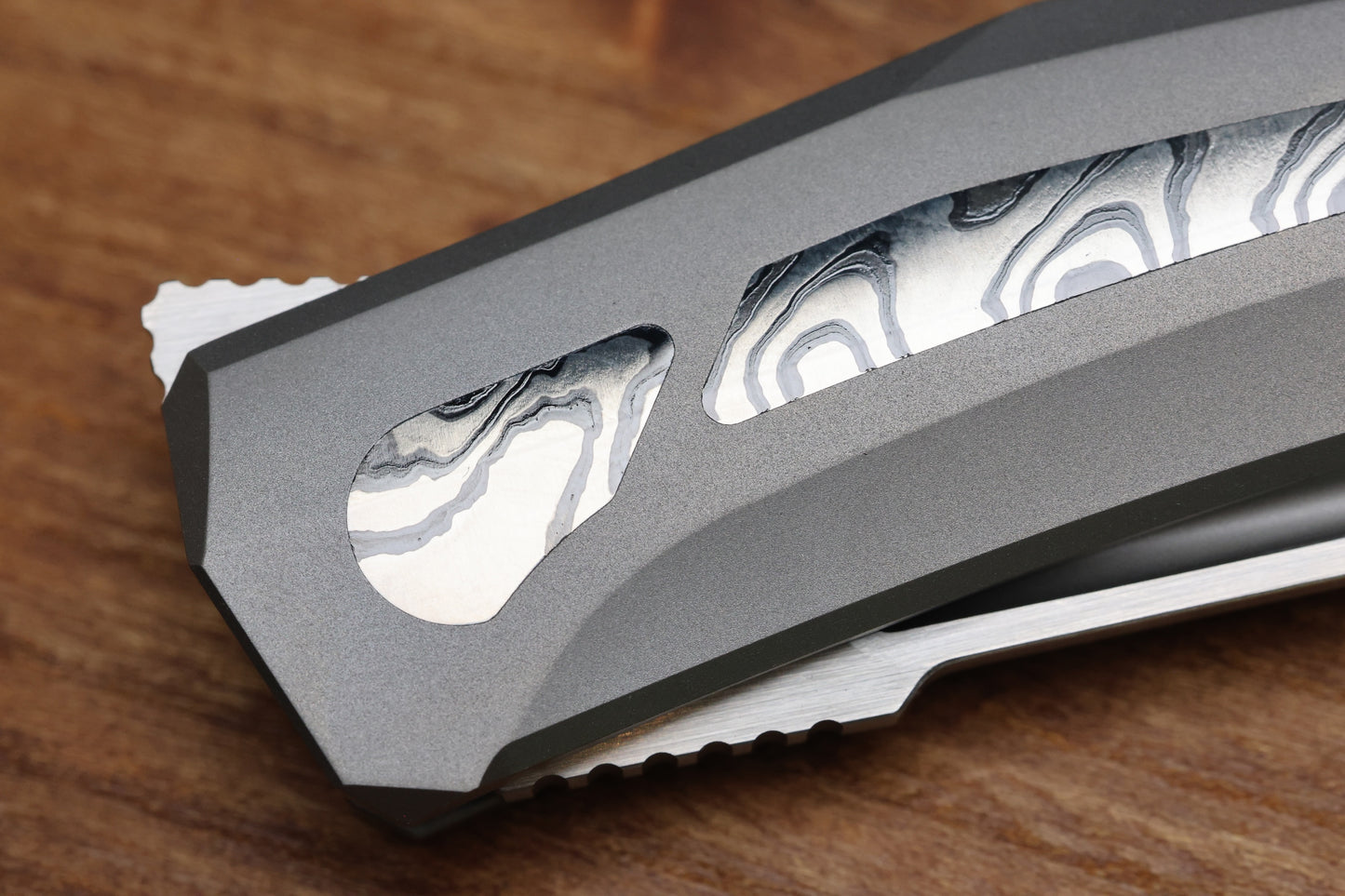 TASHI BHARUCHA SMALL KRYPTON W/ LEE WILLIAMS KICKSTOP TITANIUM HANDLE W/ MONOCHROME DARK TIMASCUS INLAYS & ELMAX