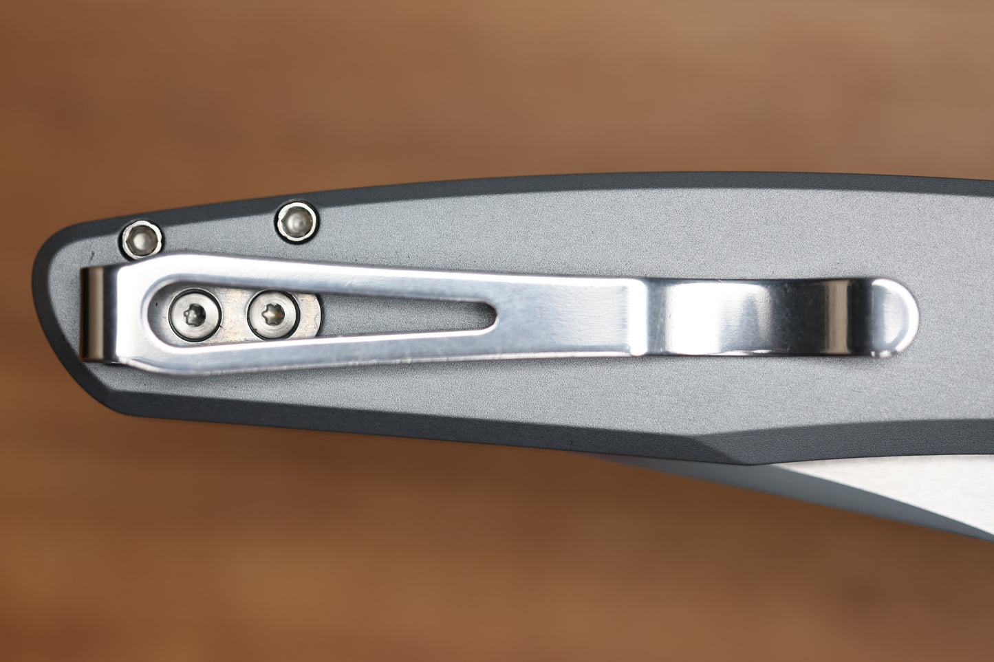 PRO-TECH AVALON PEACE NEIGHBOR KNURLED GRAY ALUMINUM HANDLE W/ WHITE PEARL BUTTON & MIKE IRIE COMPOUND POLISHED 154CM