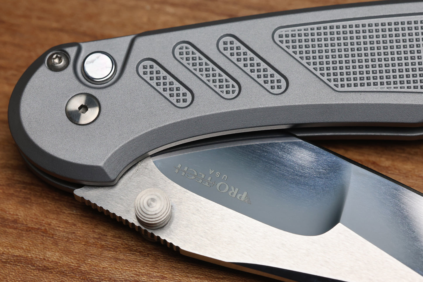 PRO-TECH AVALON PEACE NEIGHBOR KNURLED GRAY ALUMINUM HANDLE W/ WHITE PEARL BUTTON & MIKE IRIE COMPOUND POLISHED 154CM
