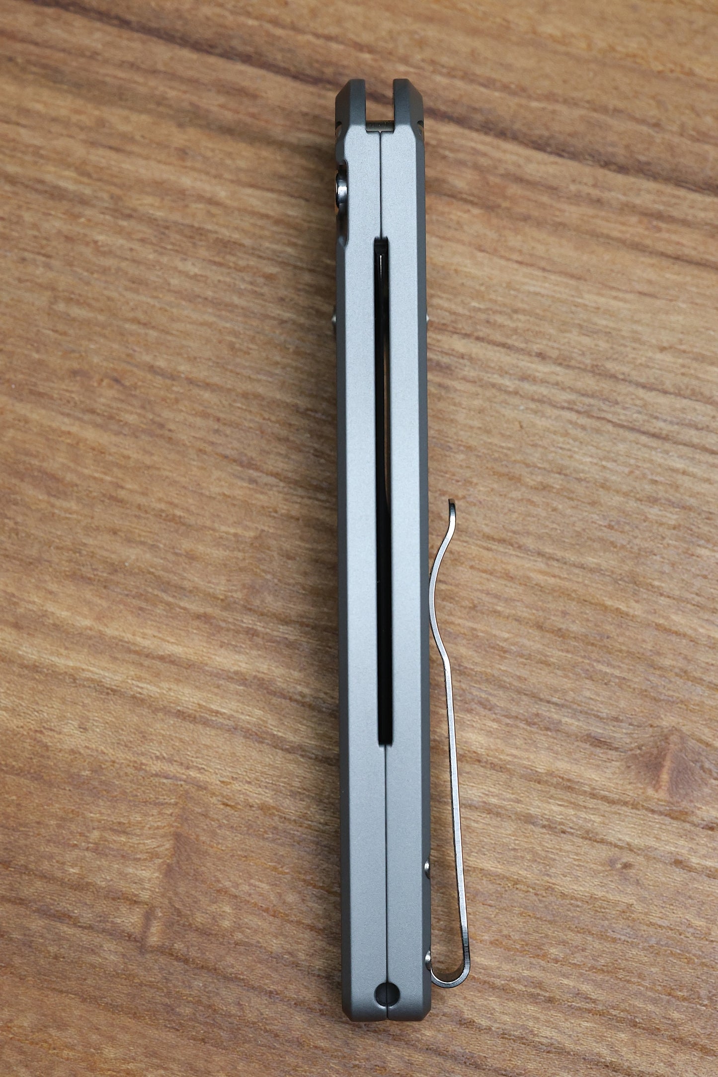 PRO-TECH AVALON PEACE NEIGHBOR KNURLED GRAY ALUMINUM HANDLE W/ WHITE PEARL BUTTON & MIKE IRIE COMPOUND POLISHED 154CM