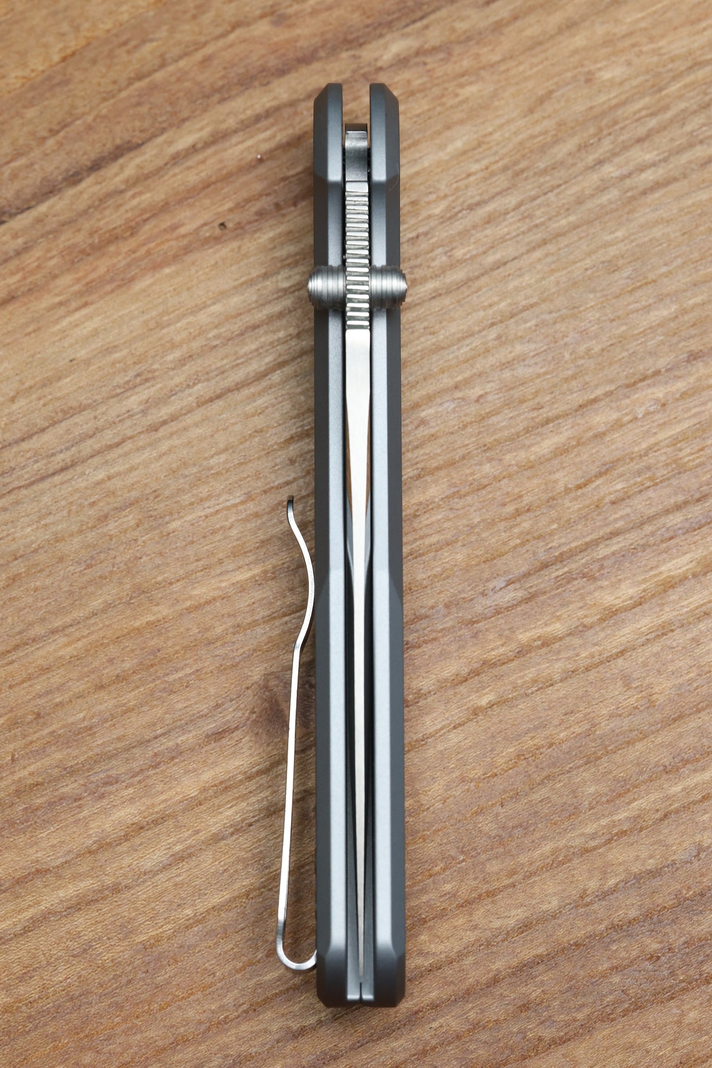 PRO-TECH AVALON PEACE NEIGHBOR KNURLED GRAY ALUMINUM HANDLE W/ WHITE PEARL BUTTON & MIKE IRIE COMPOUND POLISHED 154CM