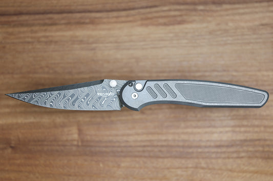 PRO-TECH AVALON PEACE NEIGHBOR 17-4 HANDLE W/ BLACK LIP PEARL BUTTON & CHAD NICHOLS BOOMERANG DAMASCUS