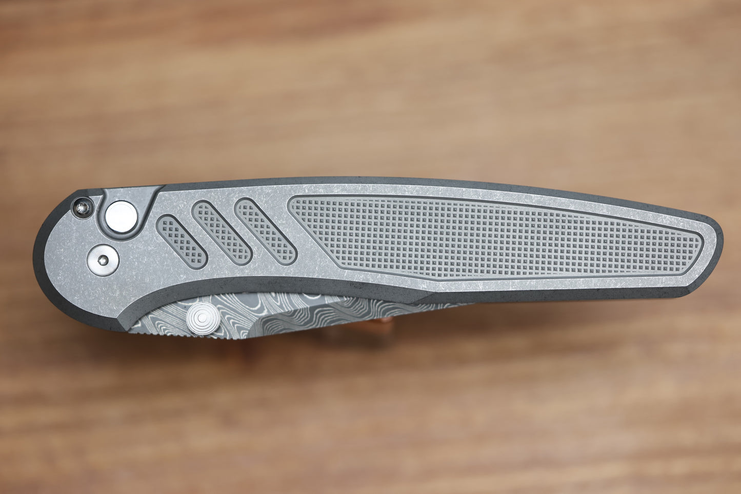 PRO-TECH AVALON PEACE NEIGHBOR 17-4 HANDLE W/ BLACK LIP PEARL BUTTON & CHAD NICHOLS BOOMERANG DAMASCUS
