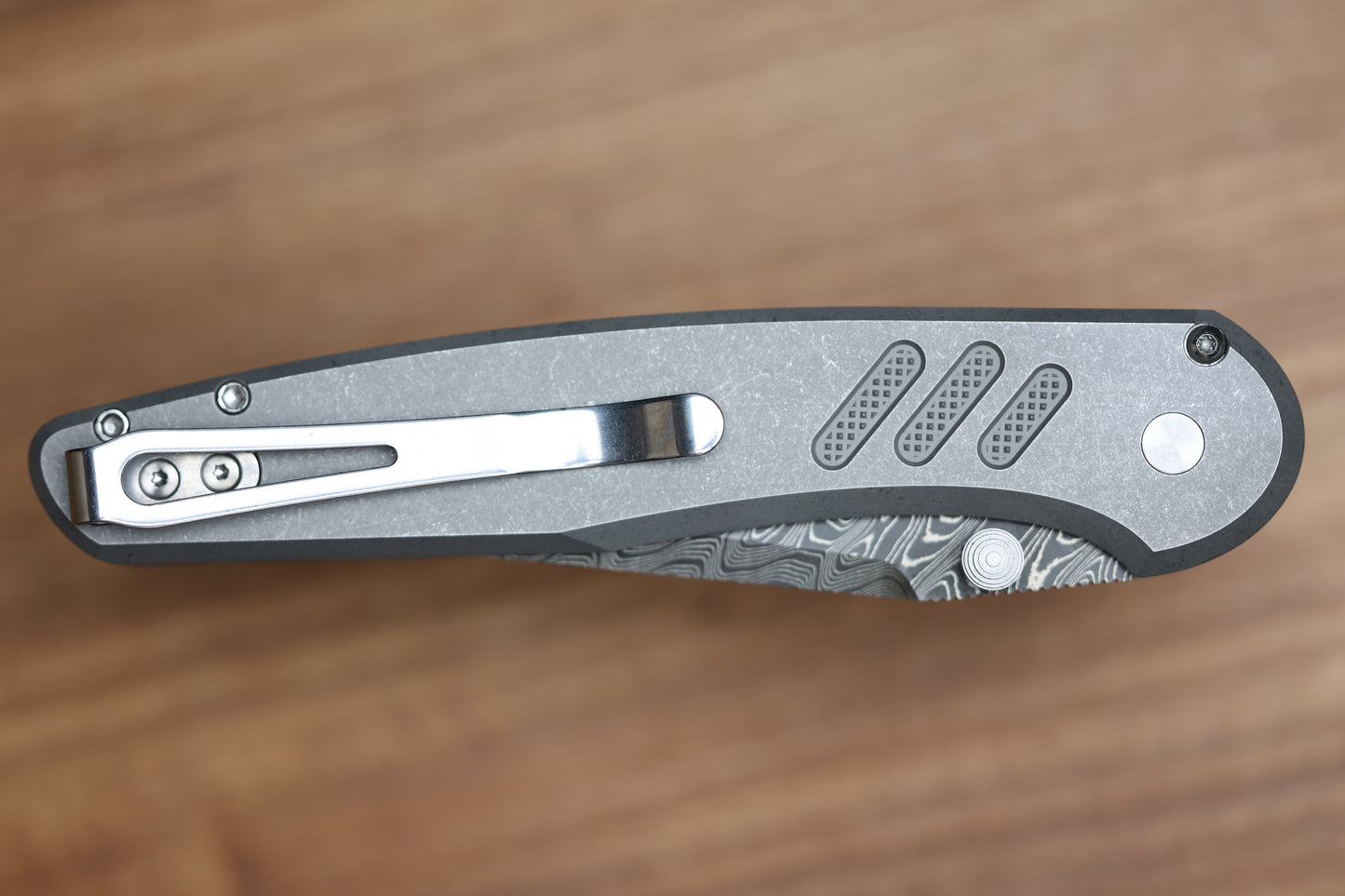 PRO-TECH AVALON PEACE NEIGHBOR 17-4 HANDLE W/ BLACK LIP PEARL BUTTON & CHAD NICHOLS BOOMERANG DAMASCUS