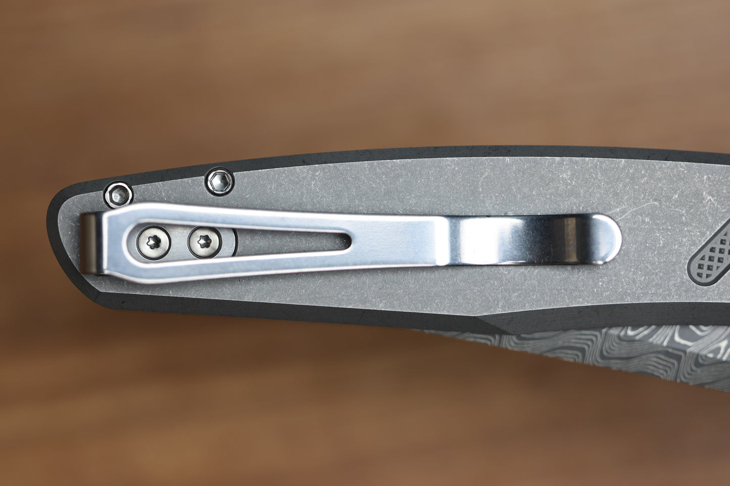PRO-TECH AVALON PEACE NEIGHBOR 17-4 HANDLE W/ BLACK LIP PEARL BUTTON & CHAD NICHOLS BOOMERANG DAMASCUS