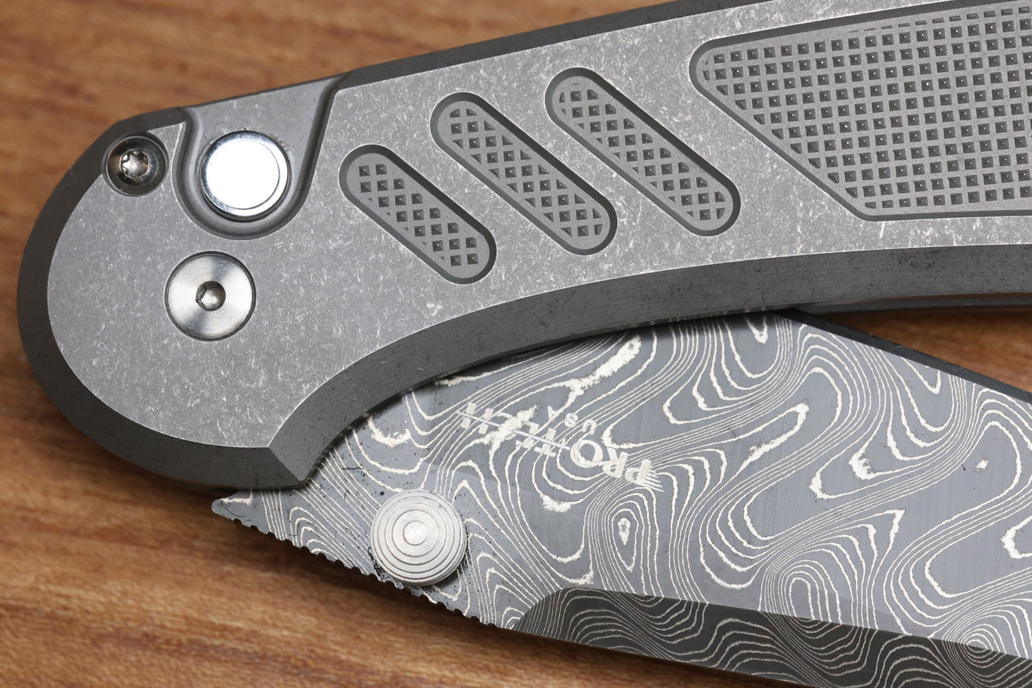 PRO-TECH AVALON PEACE NEIGHBOR 17-4 HANDLE W/ BLACK LIP PEARL BUTTON & CHAD NICHOLS BOOMERANG DAMASCUS