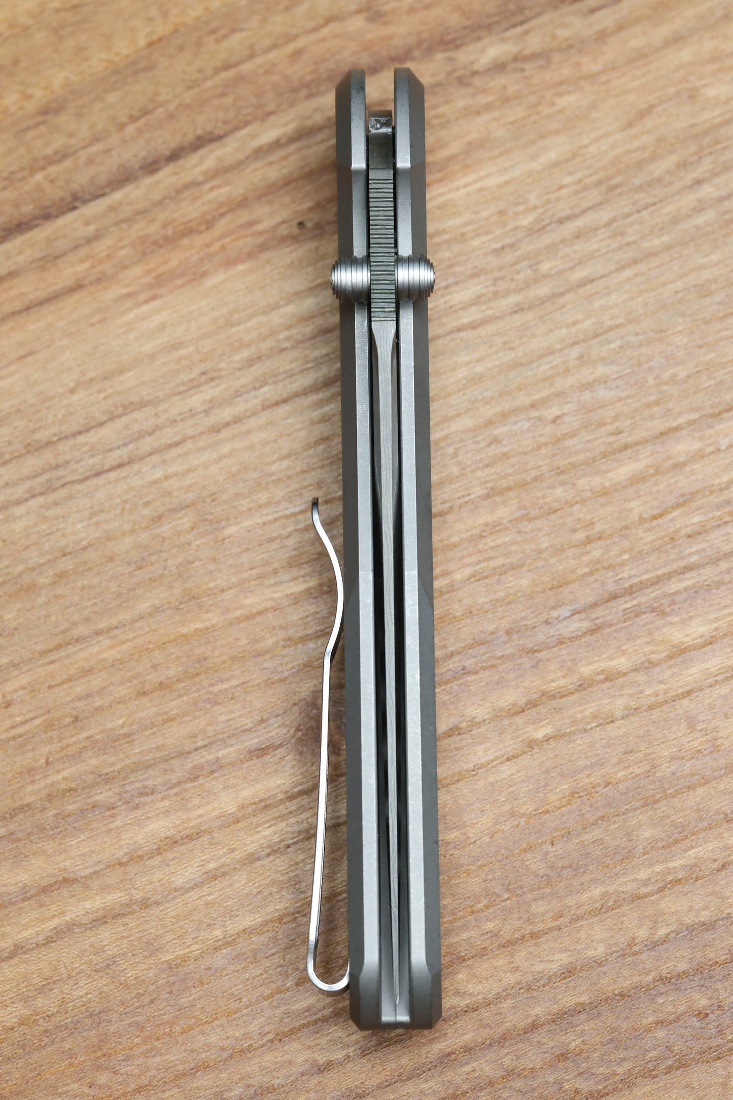 PRO-TECH AVALON PEACE NEIGHBOR 17-4 HANDLE W/ BLACK LIP PEARL BUTTON & CHAD NICHOLS BOOMERANG DAMASCUS