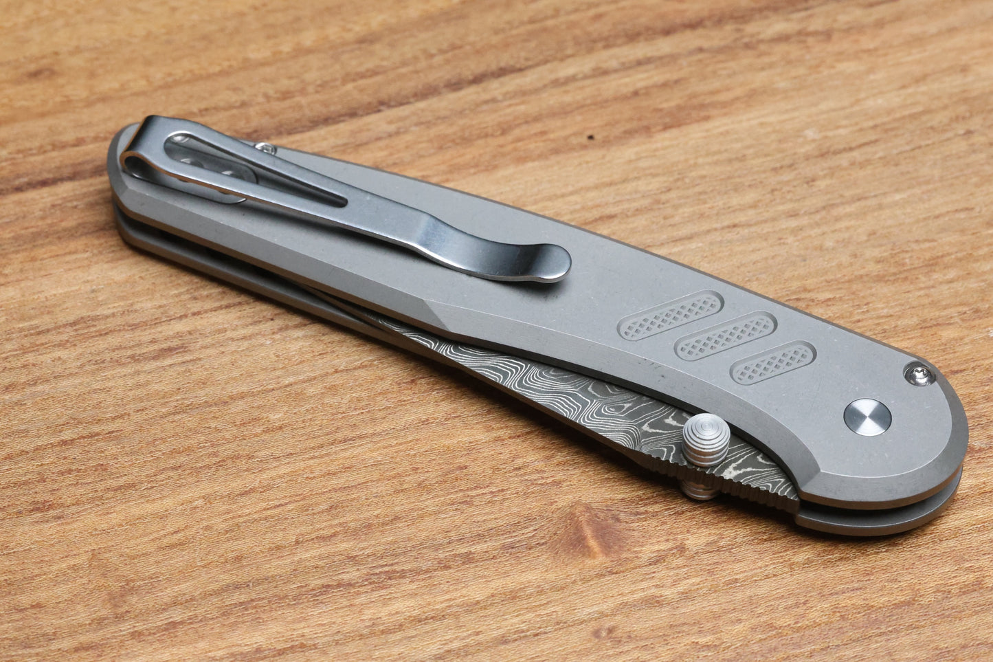 PRO-TECH AVALON PEACE NEIGHBOR 17-4 HANDLE W/ BLACK LIP PEARL BUTTON & CHAD NICHOLS BOOMERANG DAMASCUS