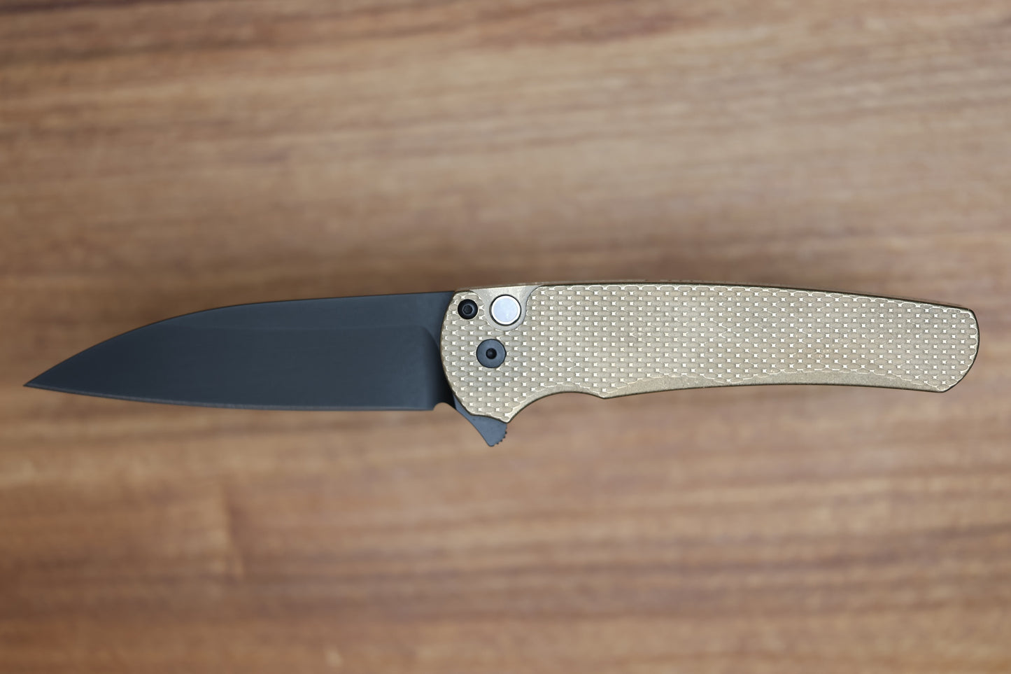 PRO-TECH MALIBU ALBRONZE TEXTURED HANDLE W/ BLACK LIP PEARL BUTTON & DLC MAGNACUT WHARNCLIFFE BLADE 5316