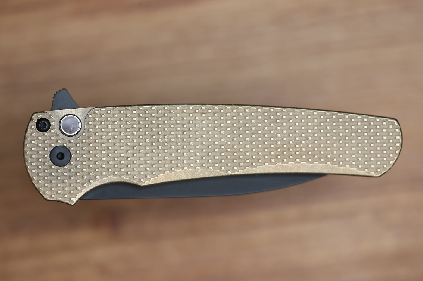 PRO-TECH MALIBU ALBRONZE TEXTURED HANDLE W/ BLACK LIP PEARL BUTTON & DLC MAGNACUT WHARNCLIFFE BLADE 5316