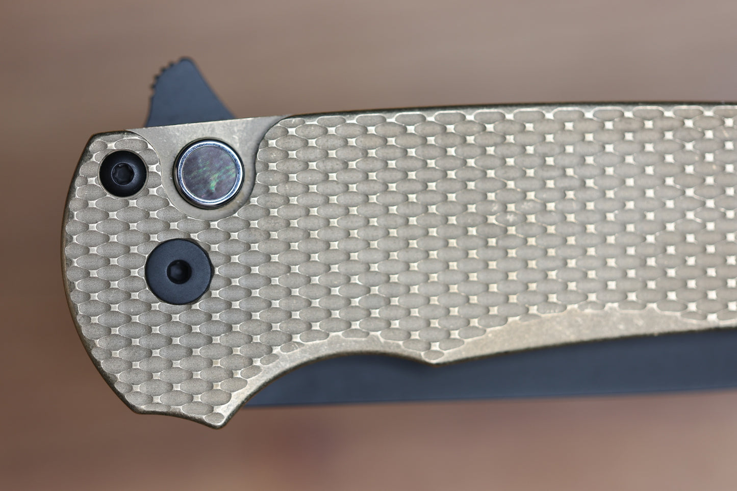 PRO-TECH MALIBU ALBRONZE TEXTURED HANDLE W/ BLACK LIP PEARL BUTTON & DLC MAGNACUT WHARNCLIFFE BLADE 5316