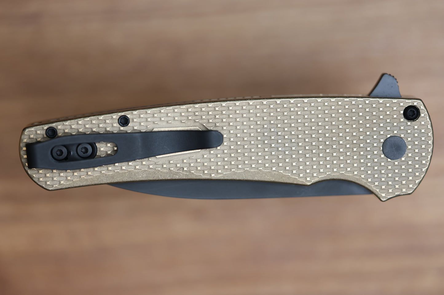 PRO-TECH MALIBU ALBRONZE TEXTURED HANDLE W/ BLACK LIP PEARL BUTTON & DLC MAGNACUT WHARNCLIFFE BLADE 5316