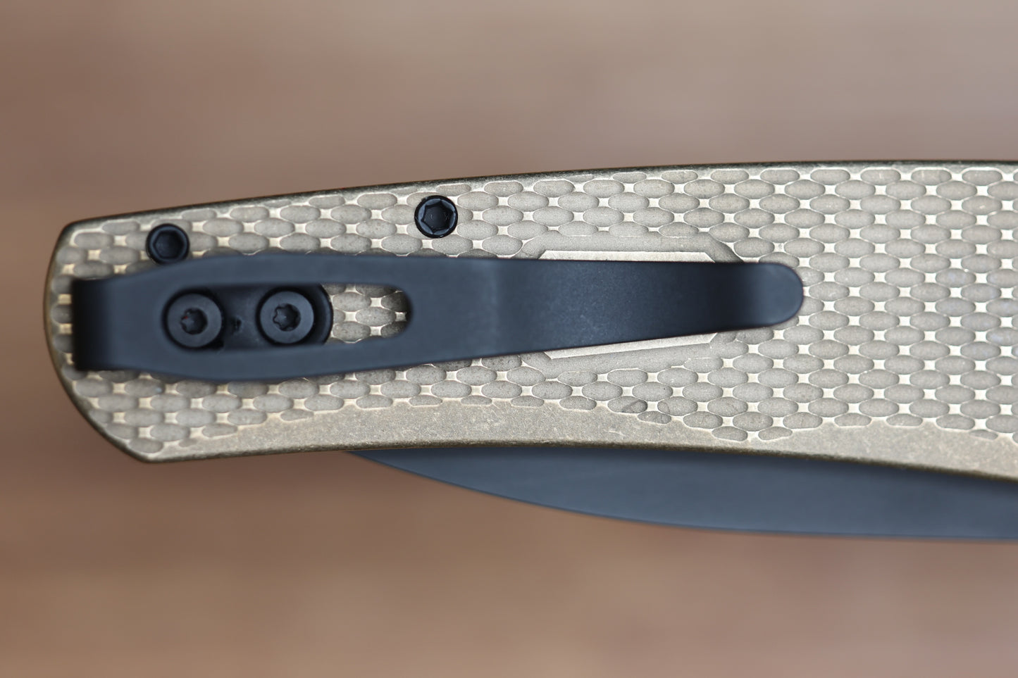 PRO-TECH MALIBU ALBRONZE TEXTURED HANDLE W/ BLACK LIP PEARL BUTTON & DLC MAGNACUT WHARNCLIFFE BLADE 5316