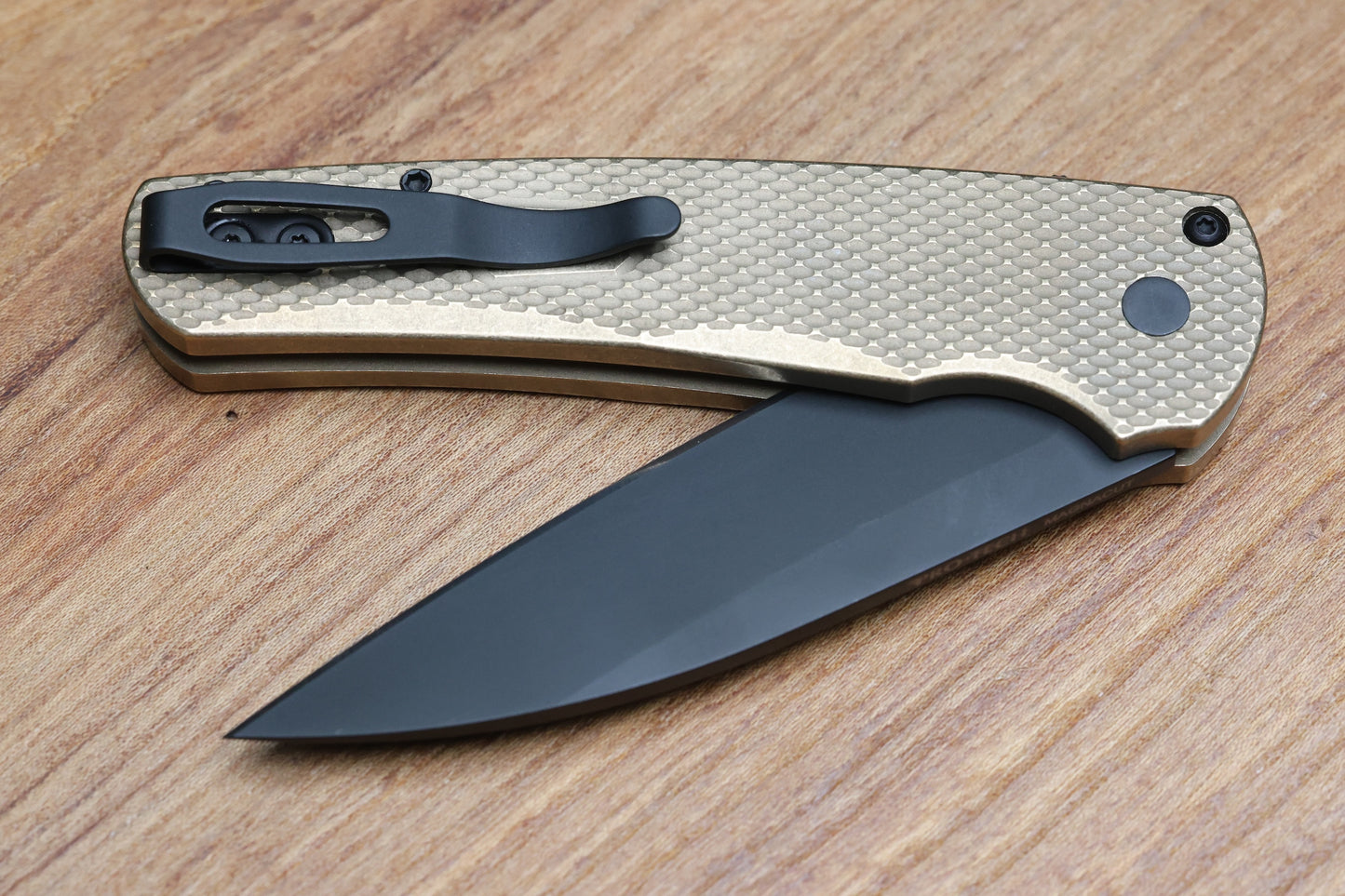 PRO-TECH MALIBU ALBRONZE TEXTURED HANDLE W/ BLACK LIP PEARL BUTTON & DLC MAGNACUT WHARNCLIFFE BLADE 5316
