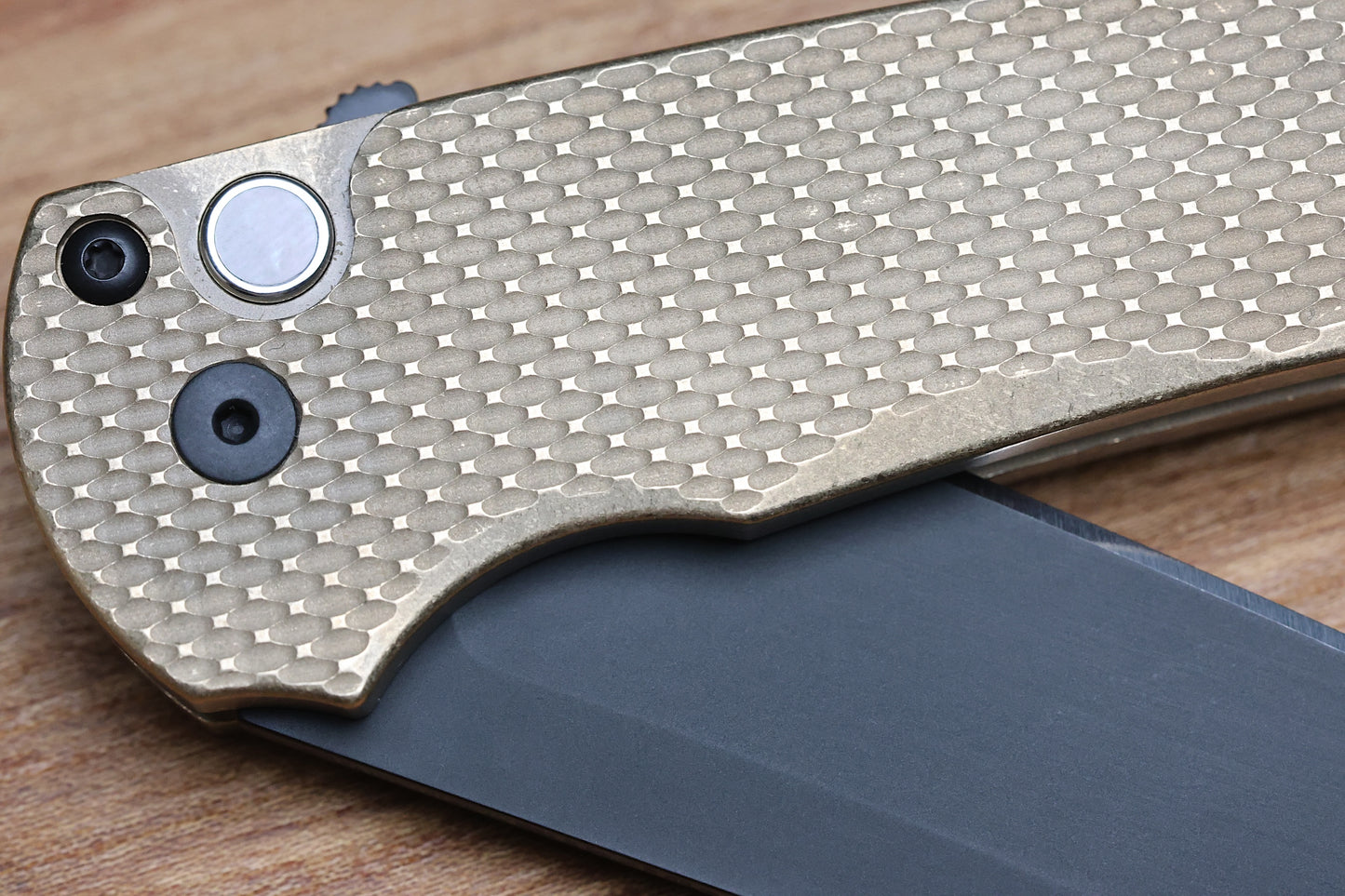 PRO-TECH MALIBU ALBRONZE TEXTURED HANDLE W/ BLACK LIP PEARL BUTTON & DLC MAGNACUT WHARNCLIFFE BLADE 5316