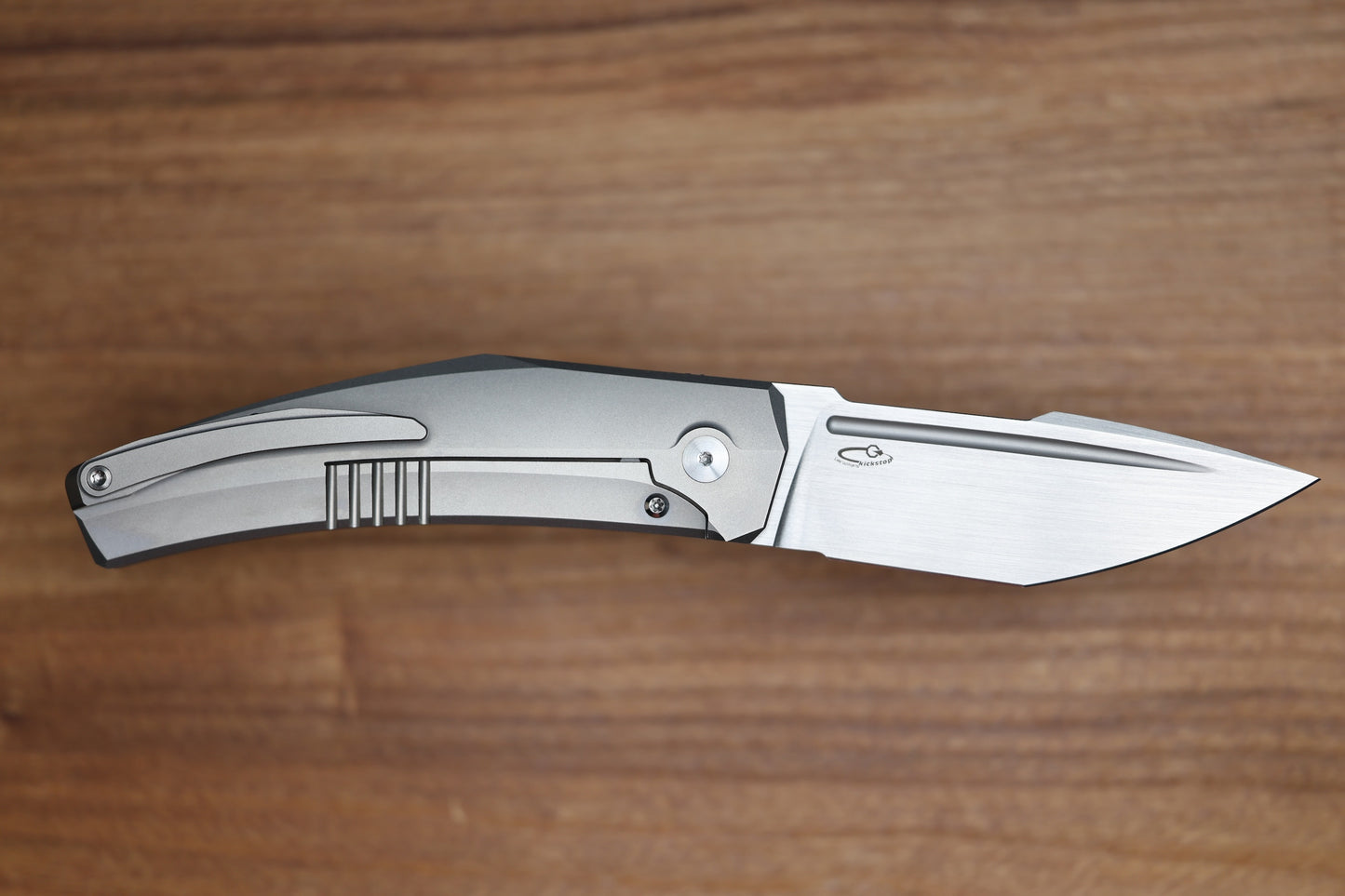 TASHI BHARUCHA LARGE KRYPTON W/ LEE WILLIAMS KICKSTOP TITANIUM HANDLE W/ MONOCHROME DARK TIMASCUS INLAYS & ELMAX (PREOWNED)