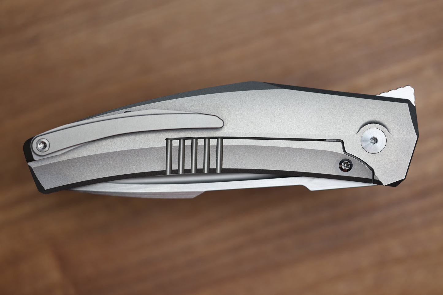TASHI BHARUCHA LARGE KRYPTON W/ LEE WILLIAMS KICKSTOP TITANIUM HANDLE W/ MONOCHROME DARK TIMASCUS INLAYS & ELMAX (PREOWNED)