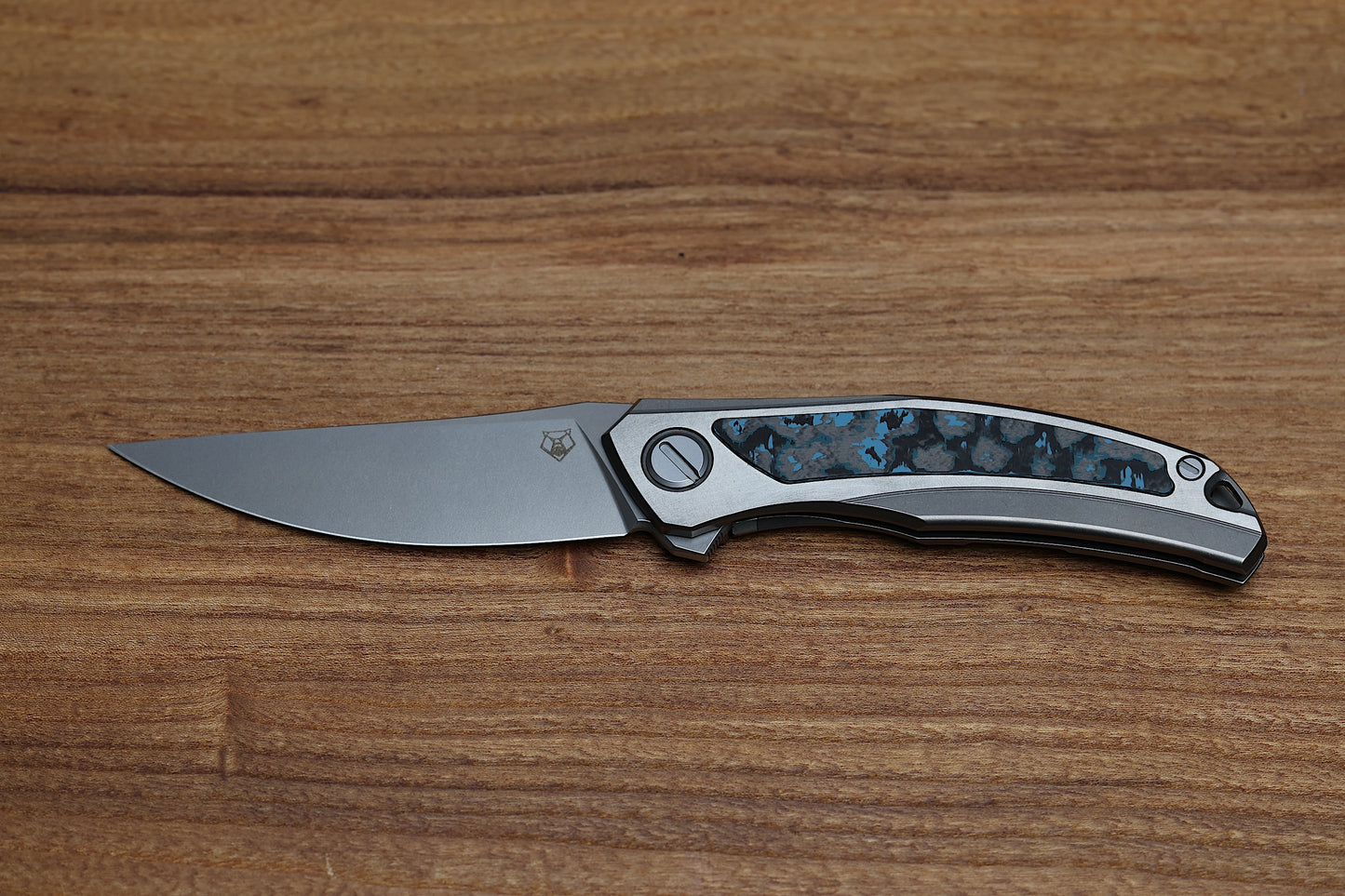 SHIROGOROV QUANTUM NL – CROMAX PM BLADE – TITANIUM HANDLE – BLUE CARBON INLAY – MRBS