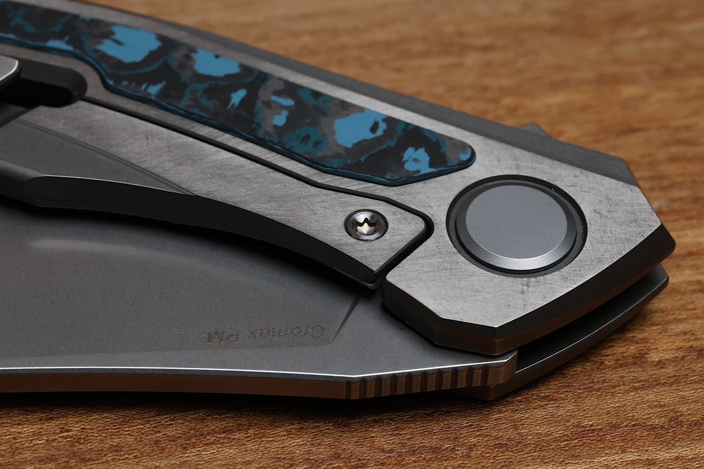 SHIROGOROV QUANTUM NL – CROMAX PM BLADE – TITANIUM HANDLE – BLUE CARBON INLAY – MRBS