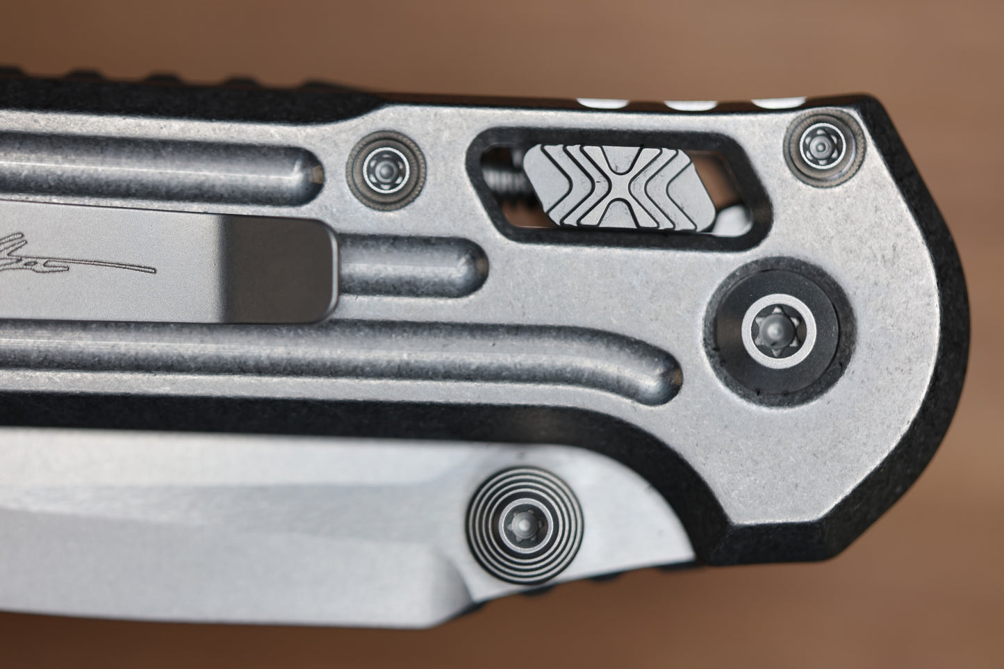 MICROTECH MARFIONE SELECT LUDT RAM-LOK MANUAL GROOVED TITANIUM STONEWASH M390MK BLUE TI ACCENT 1135RLG-10MS2