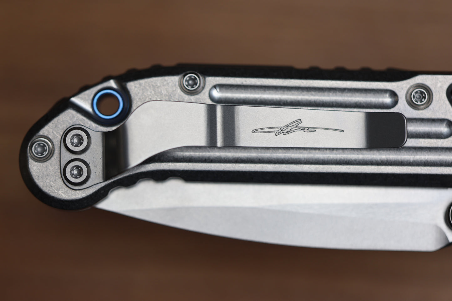 MICROTECH MARFIONE SELECT LUDT RAM-LOK MANUAL GROOVED TITANIUM STONEWASH M390MK BLUE TI ACCENT 1135RLG-10MS2