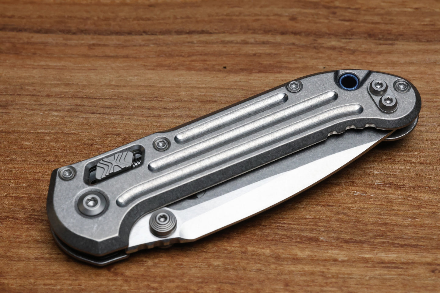 MICROTECH MARFIONE SELECT LUDT RAM-LOK MANUAL GROOVED TITANIUM STONEWASH M390MK BLUE TI ACCENT 1135RLG-10MS2