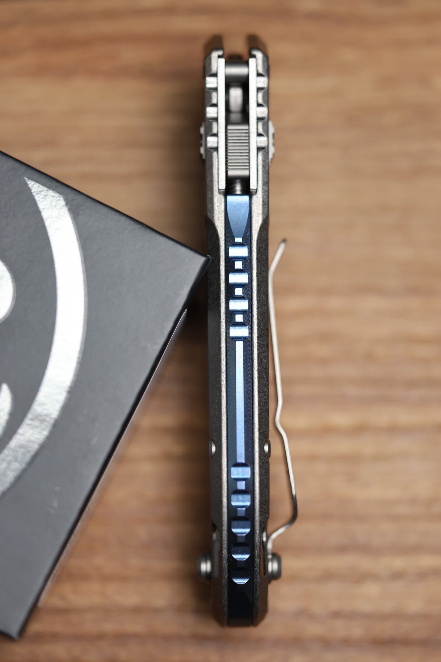 MICROTECH MARFIONE SELECT LUDT RAM-LOK MANUAL GROOVED TITANIUM STONEWASH M390MK BLUE TI ACCENT 1135RLG-10MS2