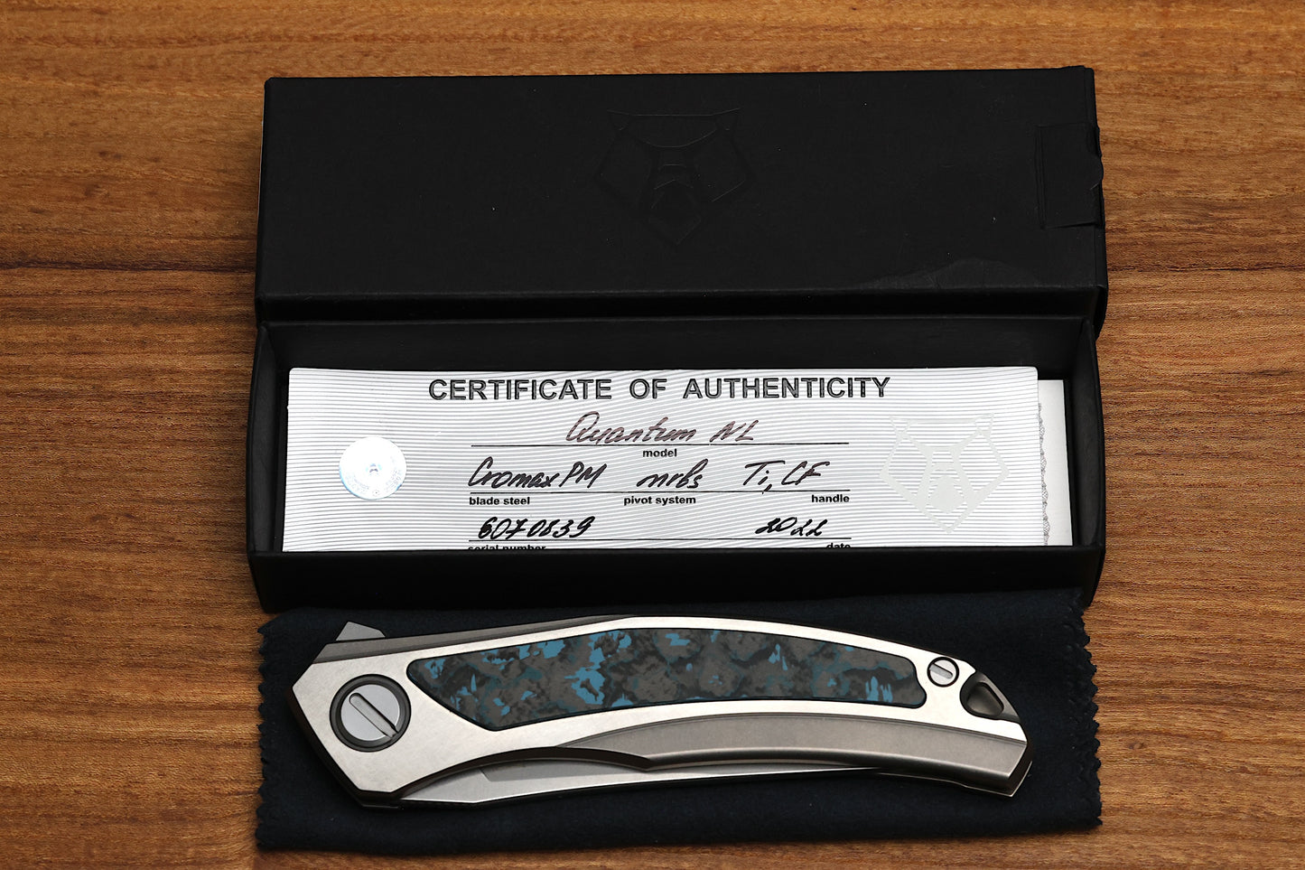 SHIROGOROV QUANTUM NL – CROMAX PM BLADE – TITANIUM HANDLE – BLUE CARBON INLAY – MRBS