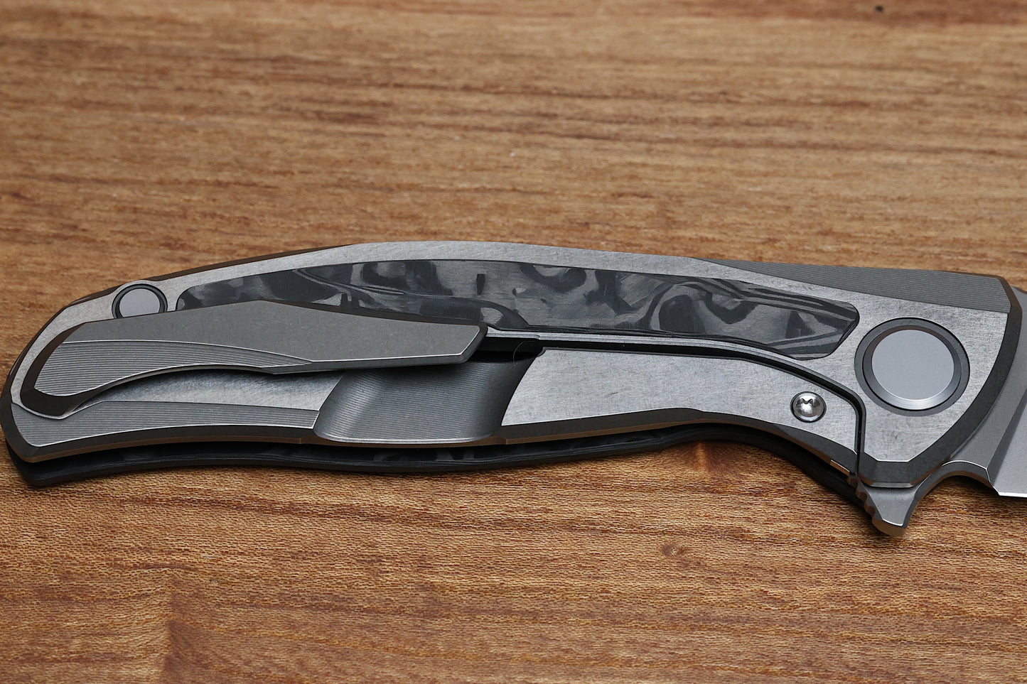 SHIROGOROV HATI GEN 3 – M390 BLADE – MARBLE CARBON FIBER – MRBS