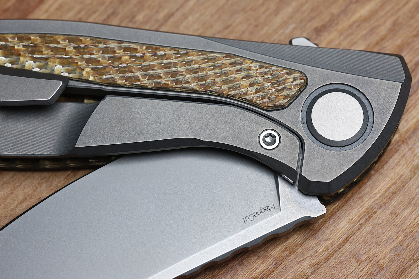 SHIROGOROV HATI BLADESHOW 2026– MAGNACUT BLADE – BROWN ALUTEX – MRBS