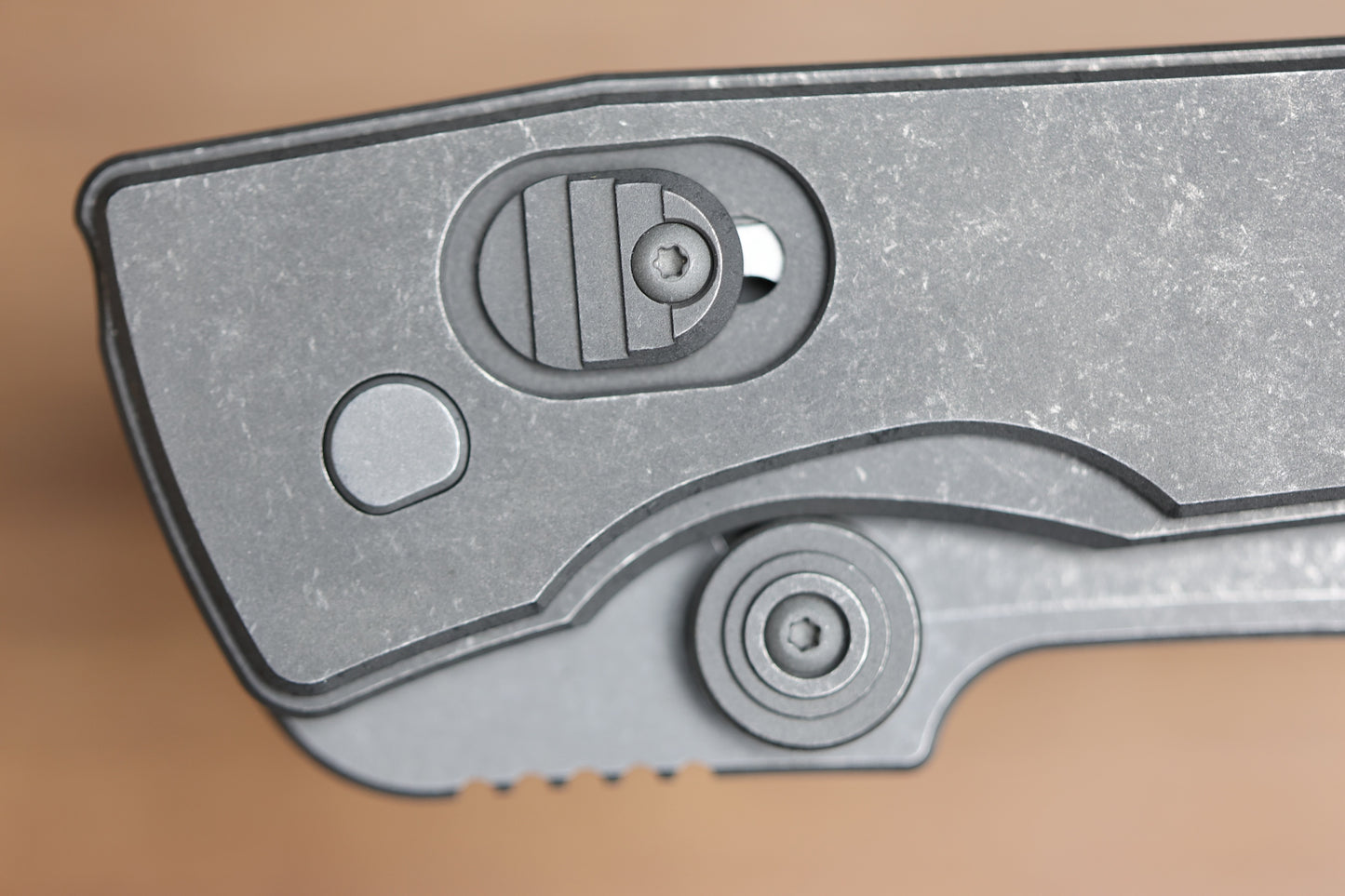 SERGE PANCHENKO GUPPY - BLADESHOW 2026 - TITANIUM HAWK LOCK - MAGNACUT BLADE