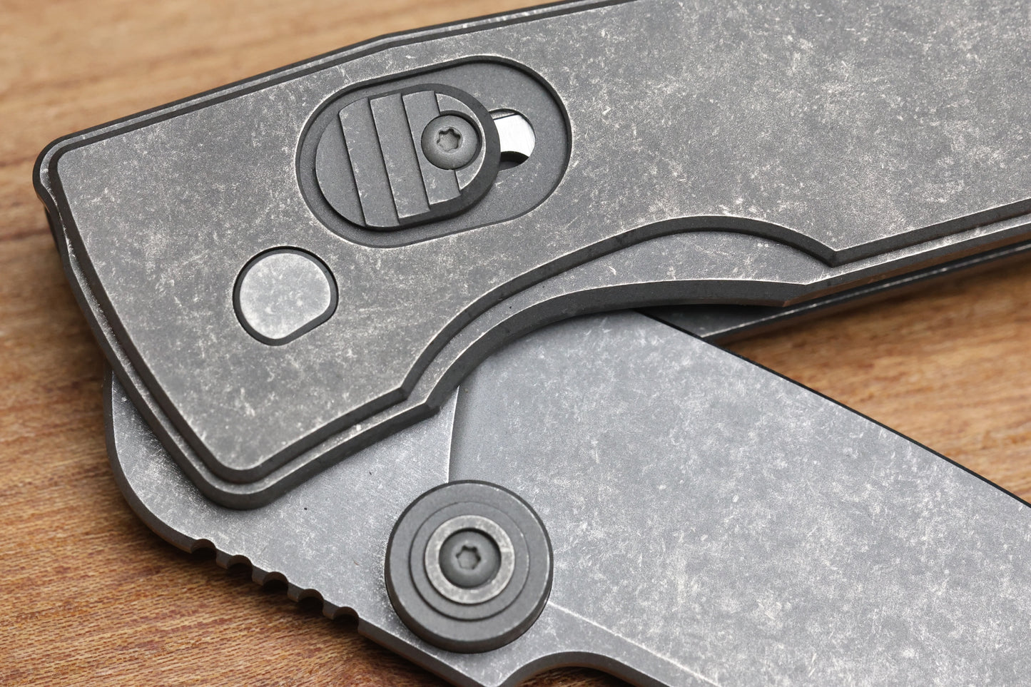 SERGE PANCHENKO GUPPY - BLADESHOW 2026 - TITANIUM HAWK LOCK - MAGNACUT BLADE