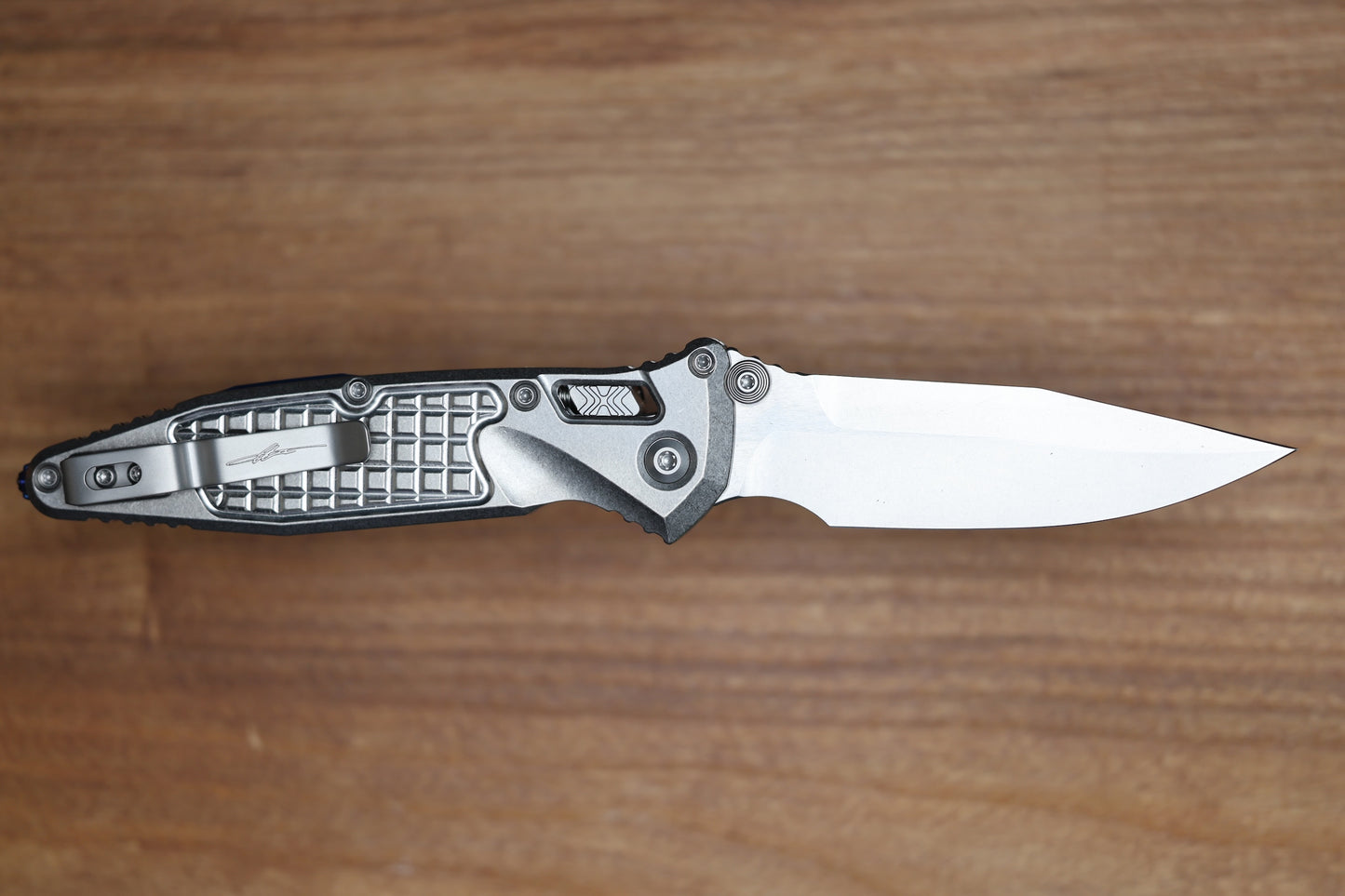 MICROTECH MARFIONE SELECT SOCOM RAM-LOK TITANIUM FRAG HANDLES W/ BLUE ACCENTS & SPEAR POINT STONEWASH M390MK 160RL-10FRSMS3