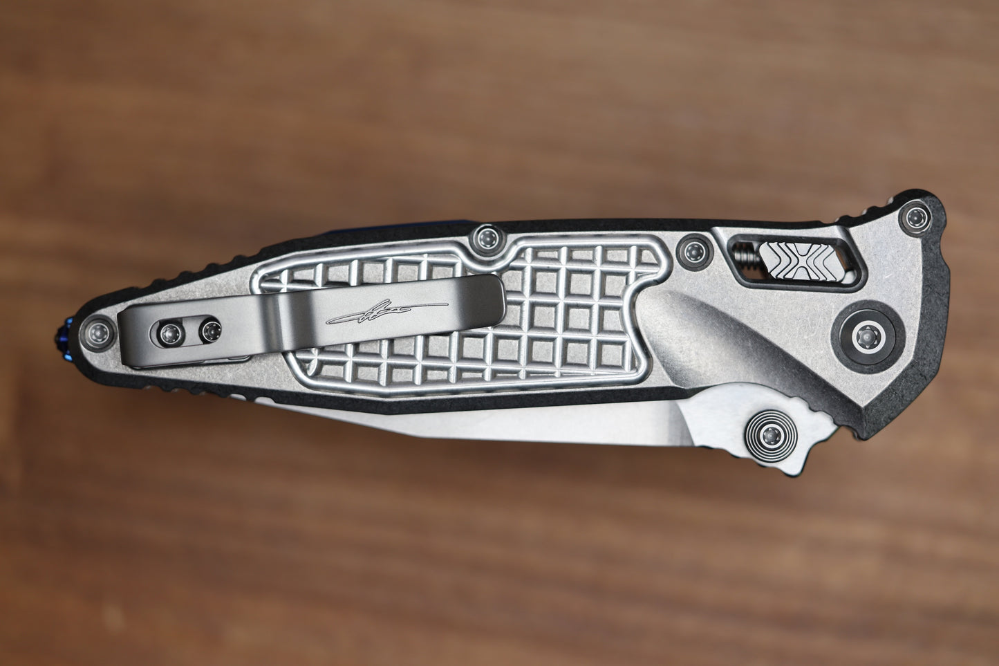 MICROTECH MARFIONE SELECT SOCOM RAM-LOK TITANIUM FRAG HANDLES W/ BLUE ACCENTS & SPEAR POINT STONEWASH M390MK 160RL-10FRSMS3