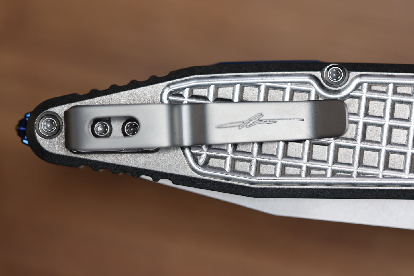 MICROTECH MARFIONE SELECT SOCOM RAM-LOK TITANIUM FRAG HANDLES W/ BLUE ACCENTS & SPEAR POINT STONEWASH M390MK 160RL-10FRSMS3