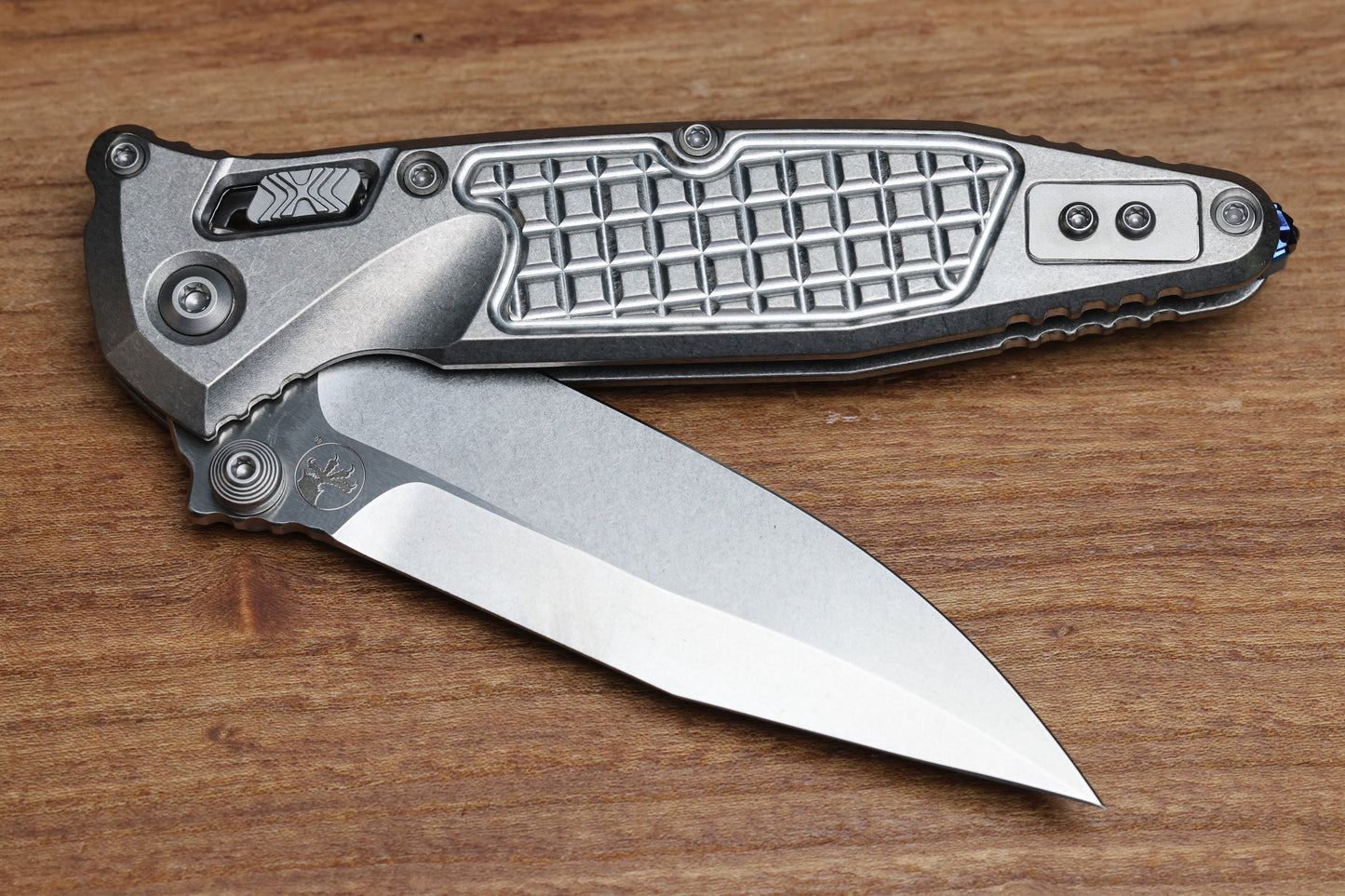MICROTECH MARFIONE SELECT SOCOM RAM-LOK TITANIUM FRAG HANDLES W/ BLUE ACCENTS & SPEAR POINT STONEWASH M390MK 160RL-10FRSMS3