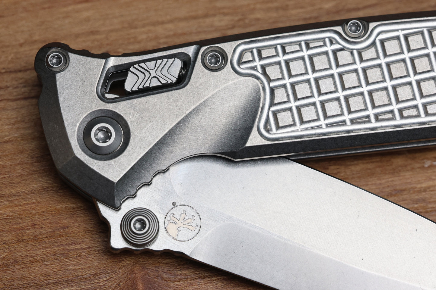 MICROTECH MARFIONE SELECT SOCOM RAM-LOK TITANIUM FRAG HANDLES W/ BLUE ACCENTS & SPEAR POINT STONEWASH M390MK 160RL-10FRSMS3
