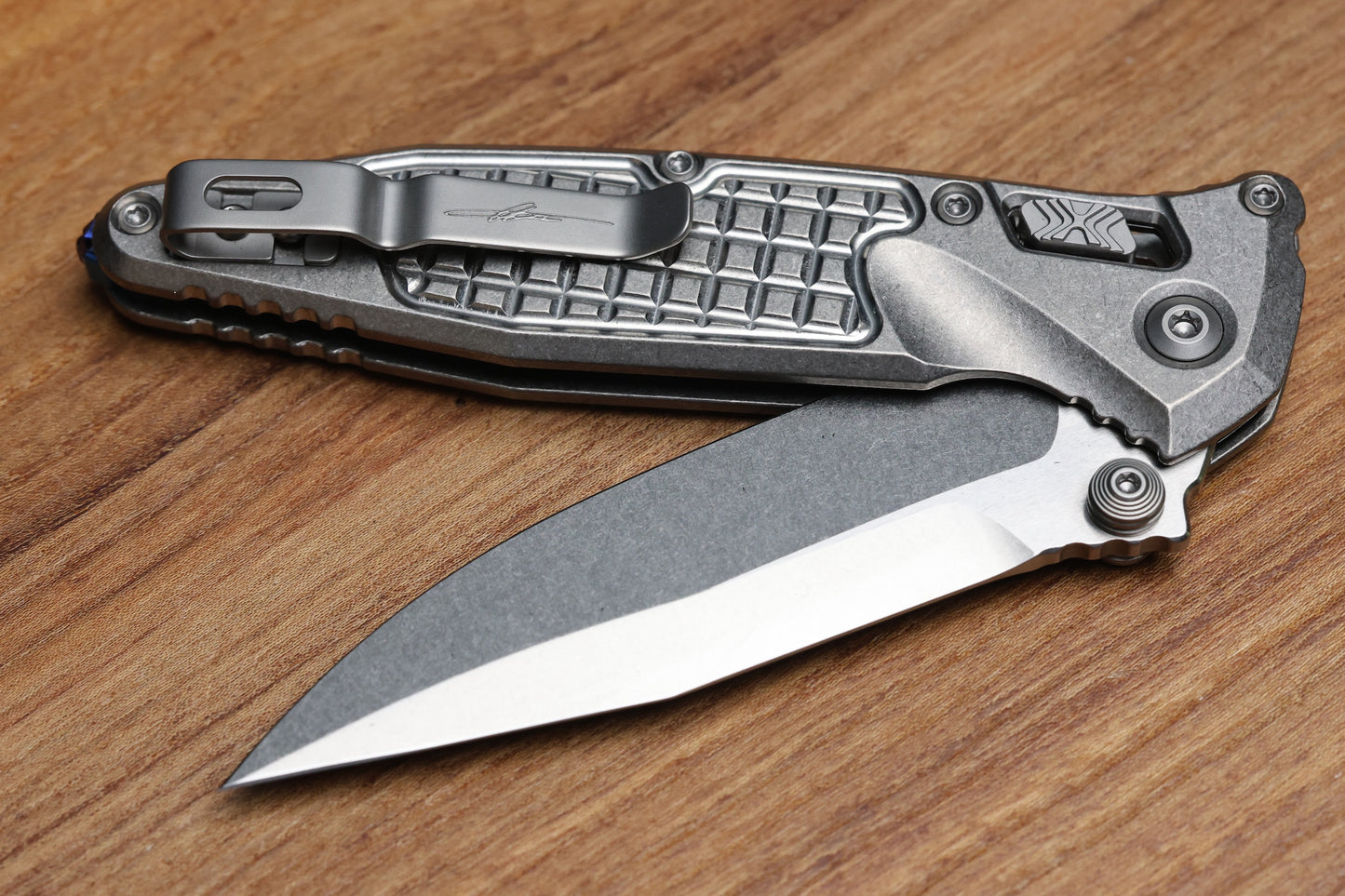 MICROTECH MARFIONE SELECT SOCOM RAM-LOK TITANIUM FRAG HANDLES W/ BLUE ACCENTS & SPEAR POINT STONEWASH M390MK 160RL-10FRSMS3