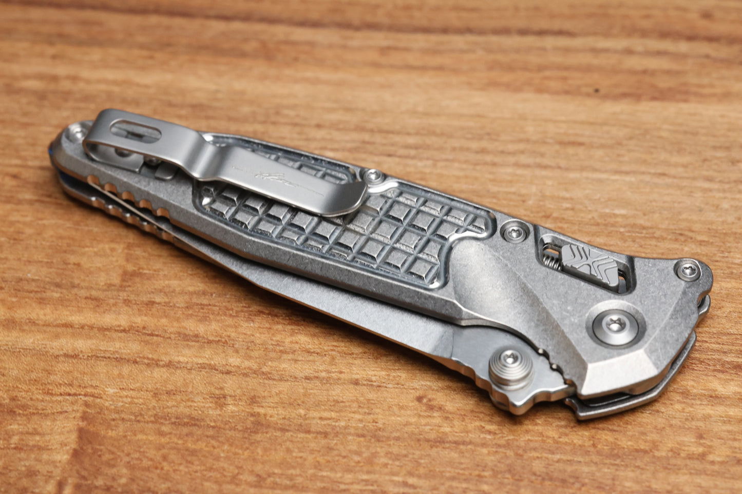 MICROTECH MARFIONE SELECT SOCOM RAM-LOK TITANIUM FRAG HANDLES W/ BLUE ACCENTS & SPEAR POINT STONEWASH M390MK 160RL-10FRSMS3