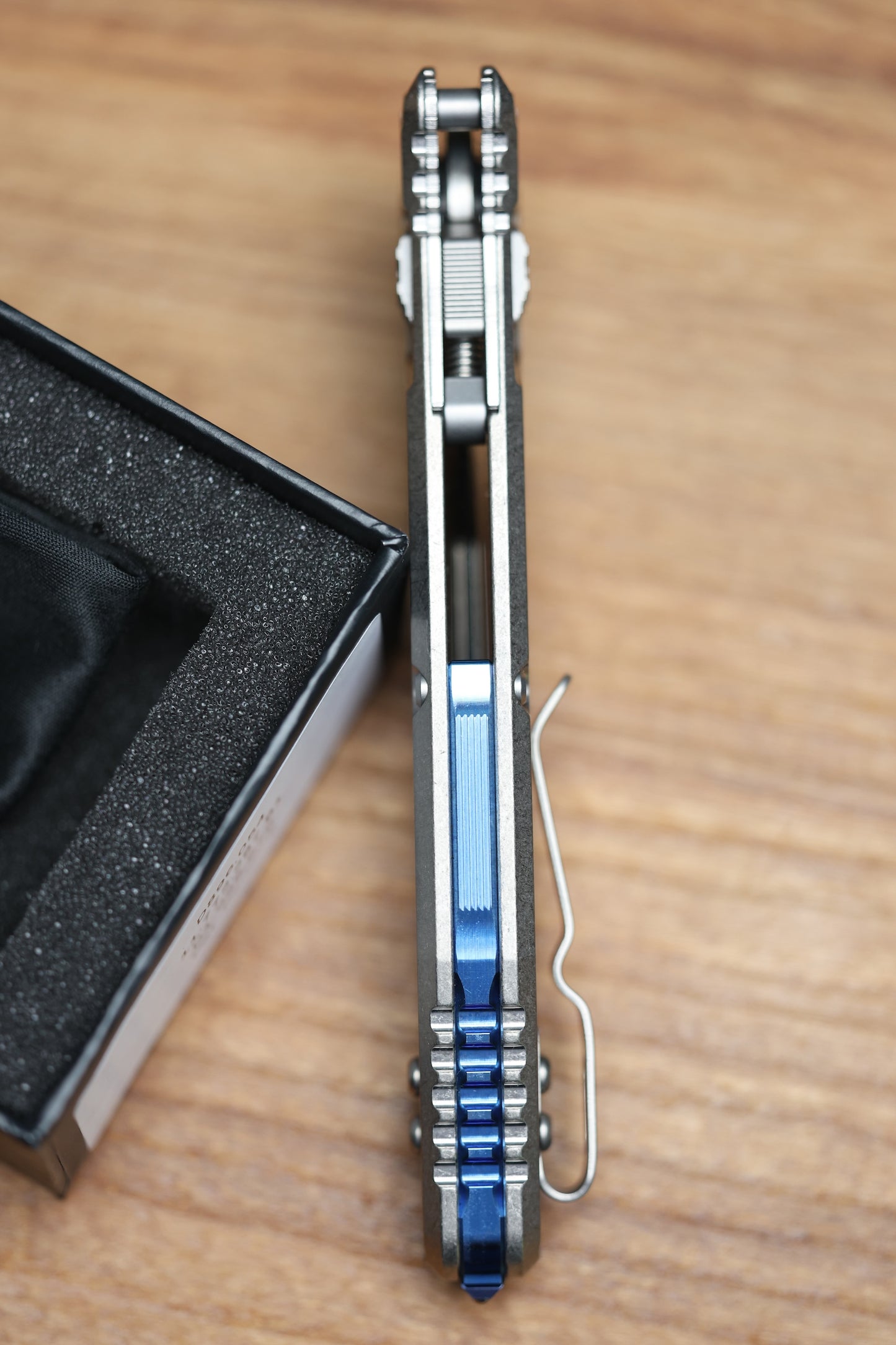 MICROTECH MARFIONE SELECT SOCOM RAM-LOK TITANIUM FRAG HANDLES W/ BLUE ACCENTS & SPEAR POINT STONEWASH M390MK 160RL-10FRSMS3