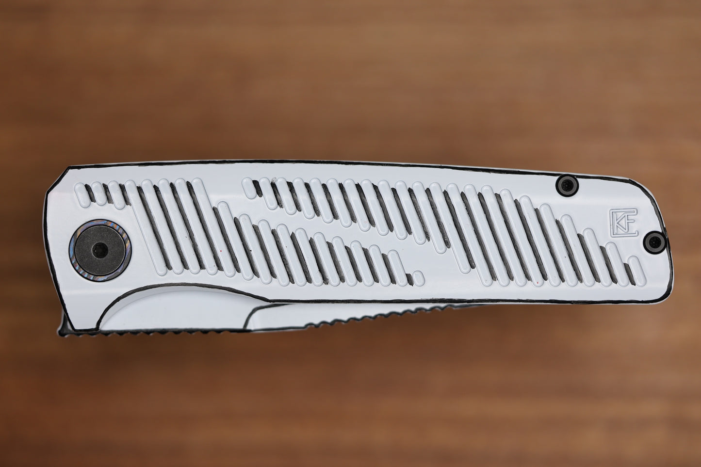 CUSTOM KNIFE FACTORY YETI GNOME 2.0 WHITE CEL SHADE TITANIUM & M398