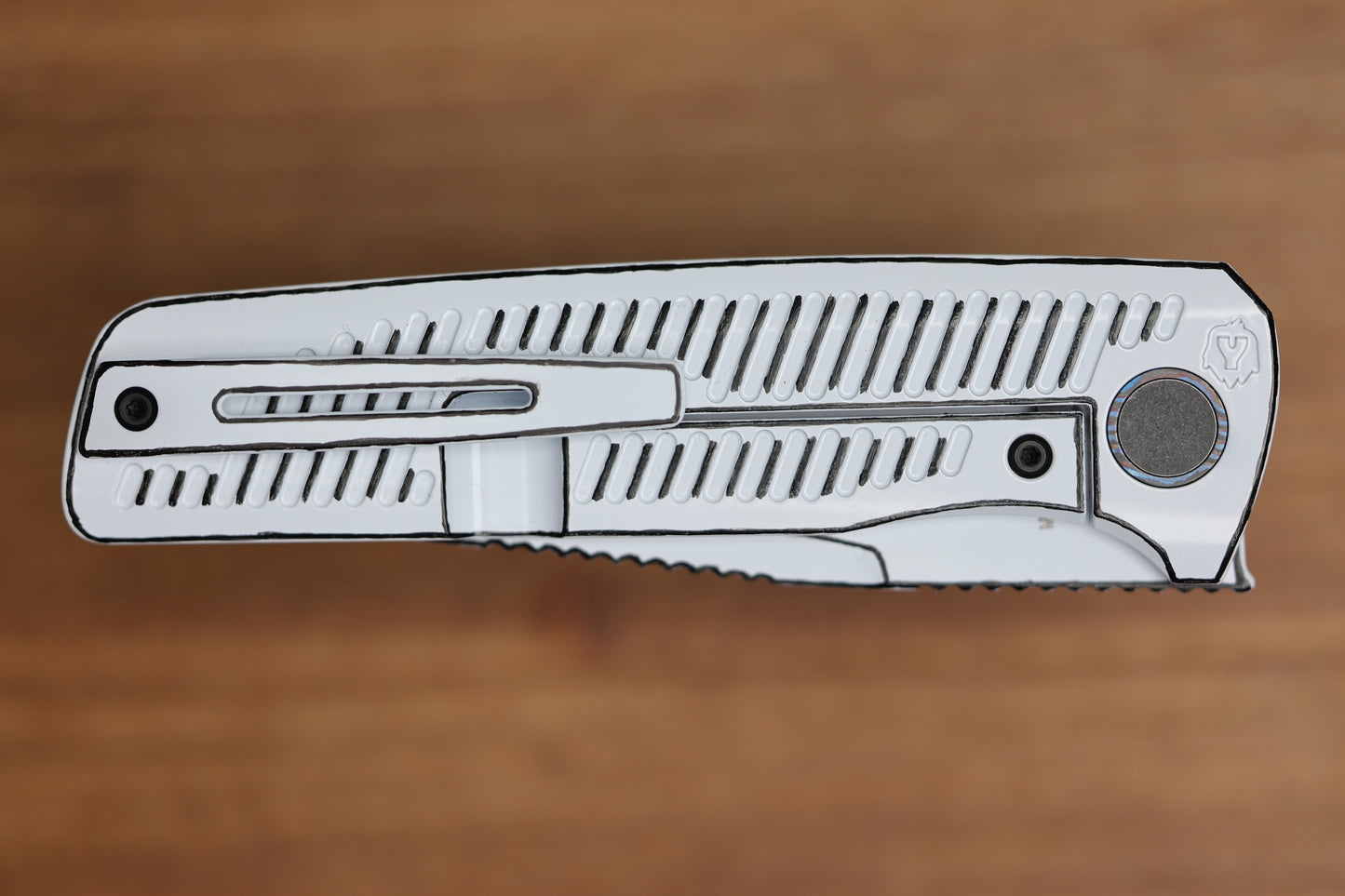 CUSTOM KNIFE FACTORY YETI GNOME 2.0 WHITE CEL SHADE TITANIUM & M398
