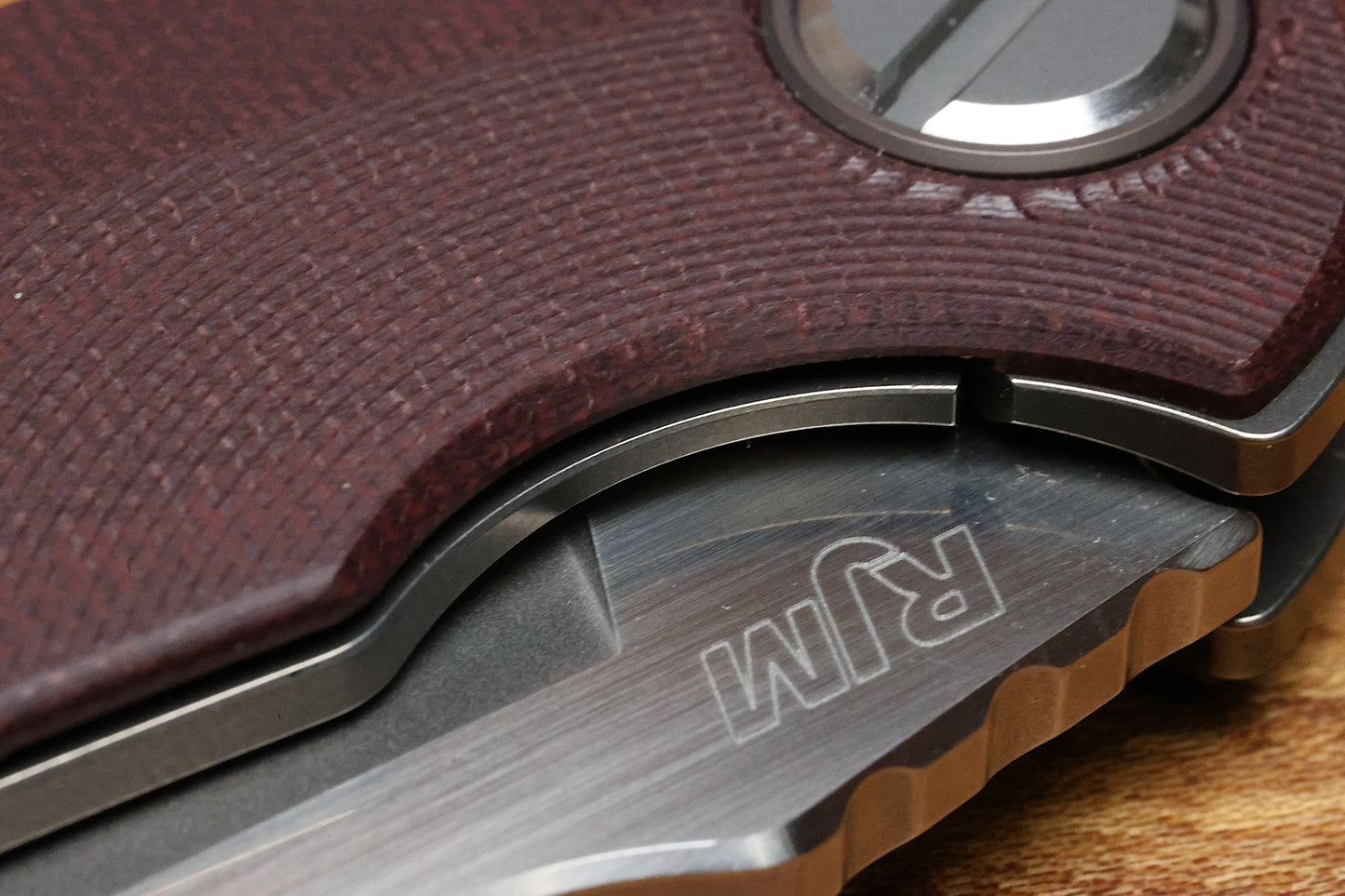 SHIROGOROV “LIMITED EDITION” RJ MARTIN DESIGN SOFT OVERKILL – M398 BLADE – MAROON CANVAS MICARTA HANDLE – RBS