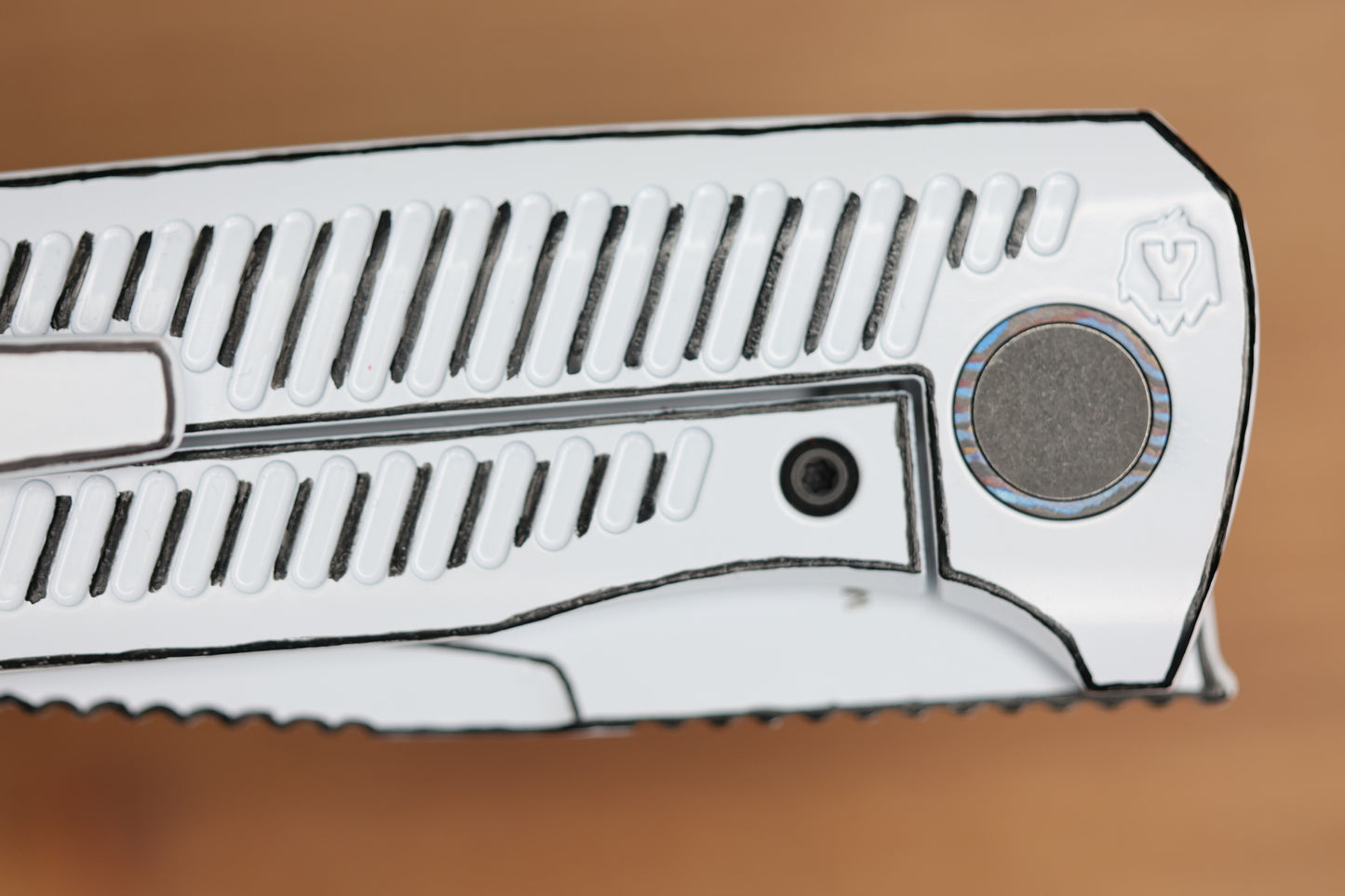 CUSTOM KNIFE FACTORY YETI GNOME 2.0 WHITE CEL SHADE TITANIUM & M398