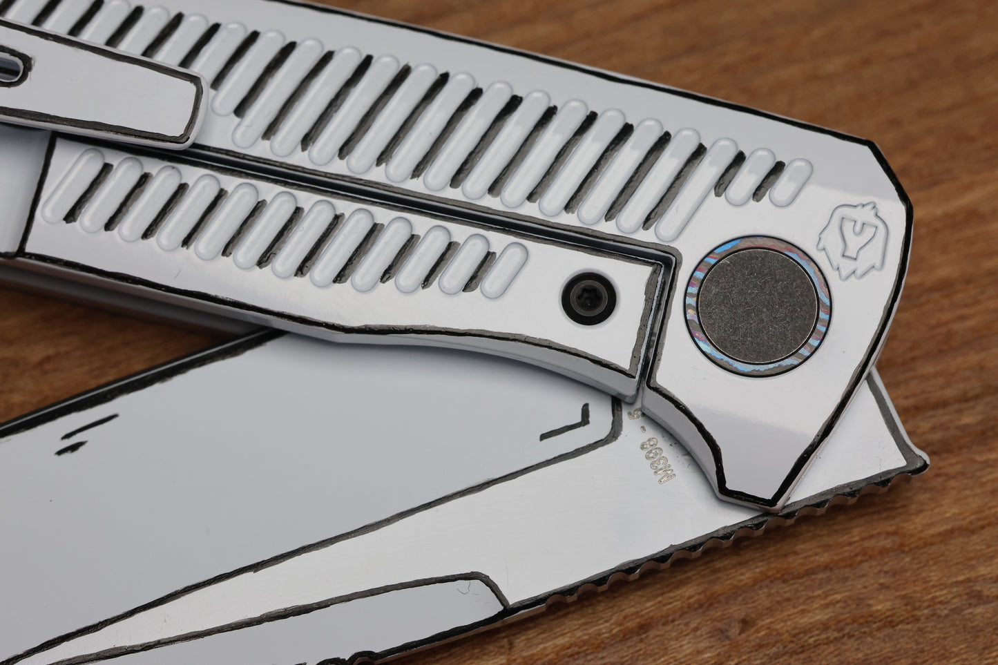 CUSTOM KNIFE FACTORY YETI GNOME 2.0 WHITE CEL SHADE TITANIUM & M398
