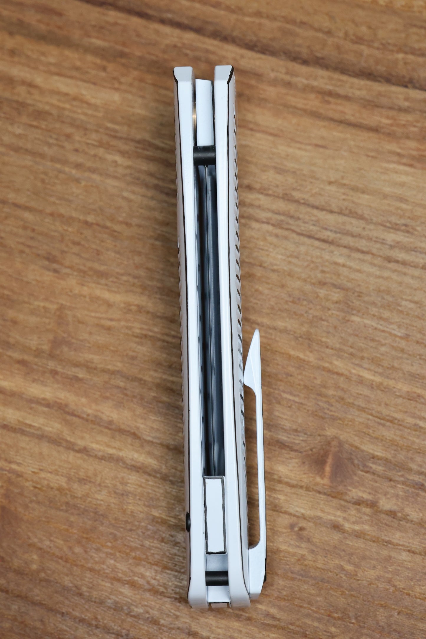 CUSTOM KNIFE FACTORY YETI GNOME 2.0 WHITE CEL SHADE TITANIUM & M398