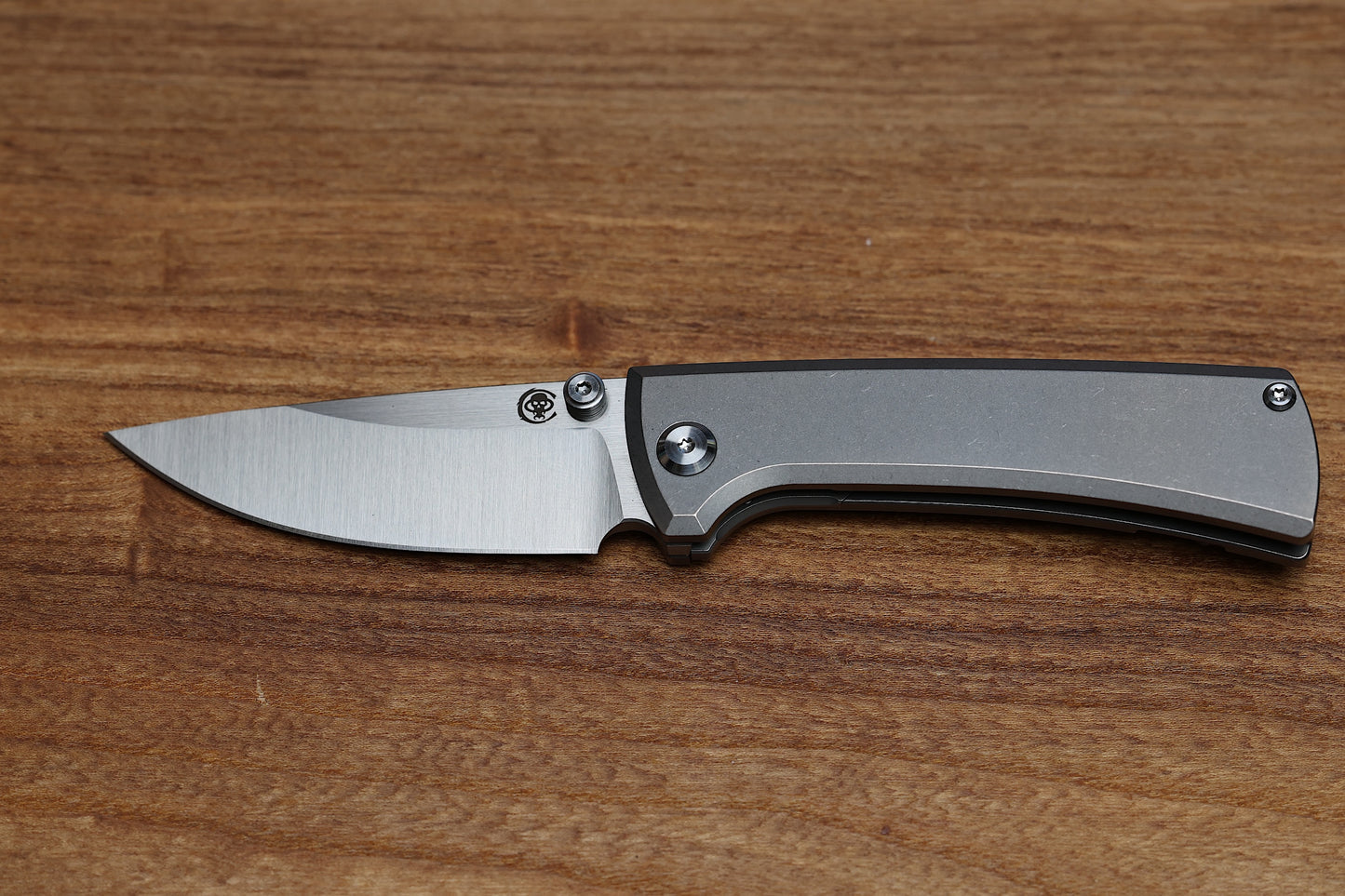 CHAVES ULTRAMAR RCK9 – DROP POINT – STONEWASH TITANIUM – BELT FINISH M390 BLADE