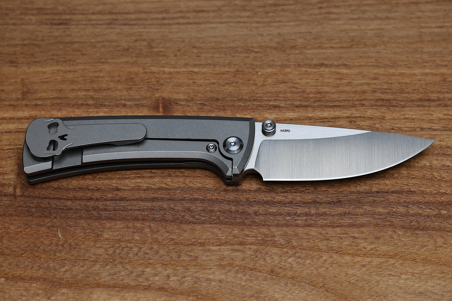 CHAVES ULTRAMAR RCK9 – DROP POINT – STONEWASH TITANIUM – BELT FINISH M390 BLADE